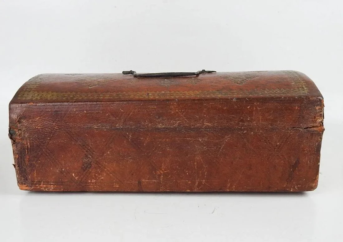 Antique 18th Century English Embossed Leather Domed Document Box - 5