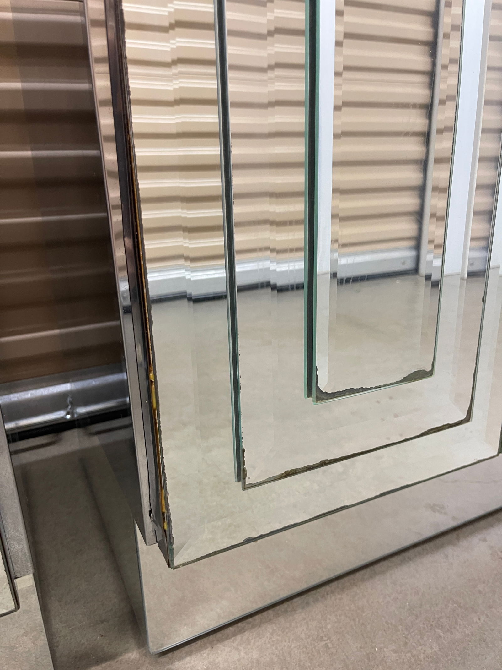 Mid 20th Century Pair of Vintage Ello Mirrored Cabinets - 11