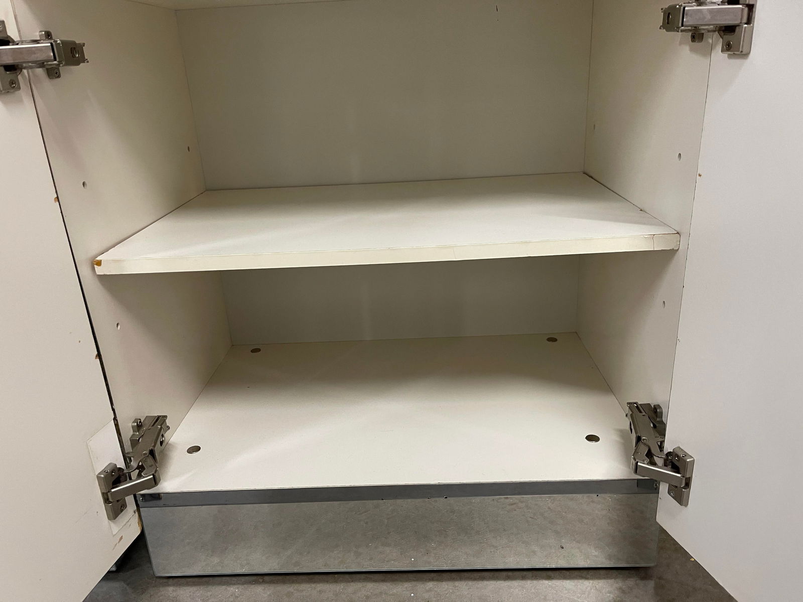 Mid 20th Century Pair of Vintage Ello Mirrored Cabinets - 12