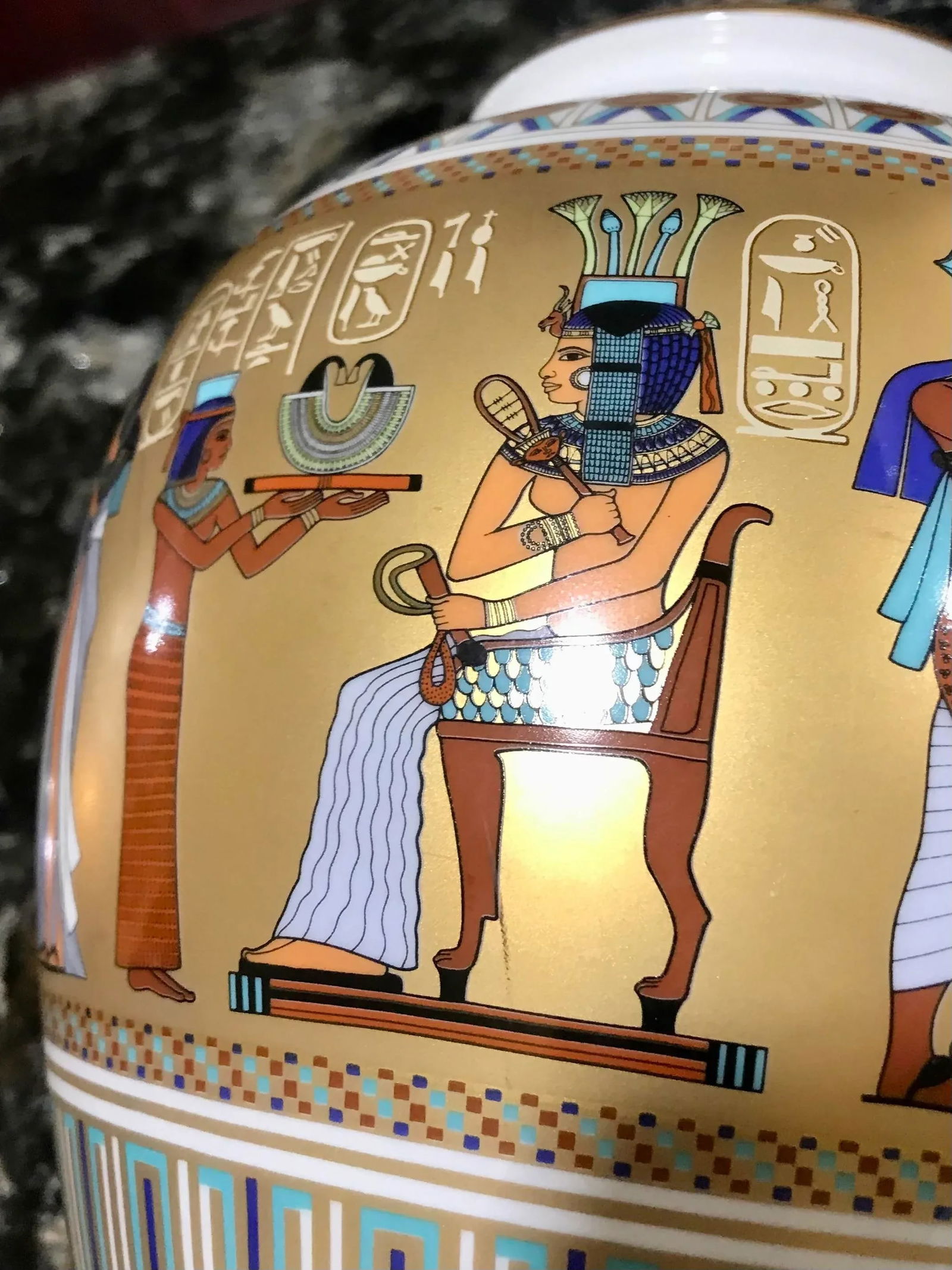 1970s The Ghent Collection, by Kaiser Porcelain, "Scenes From the Tomb of Tutankhamun" Vase. - 10