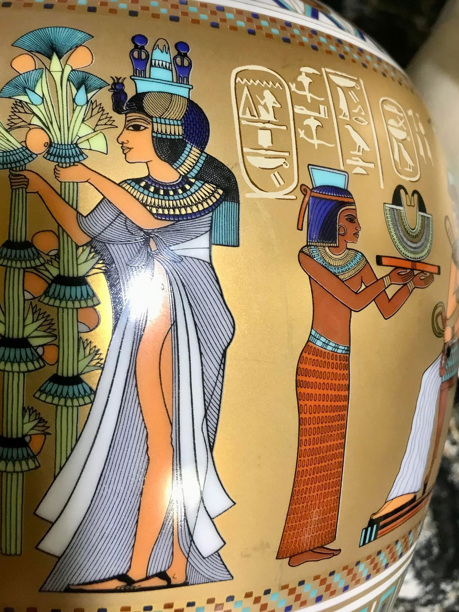 1970s The Ghent Collection, by Kaiser Porcelain, "Scenes From the Tomb of Tutankhamun" Vase. - 12