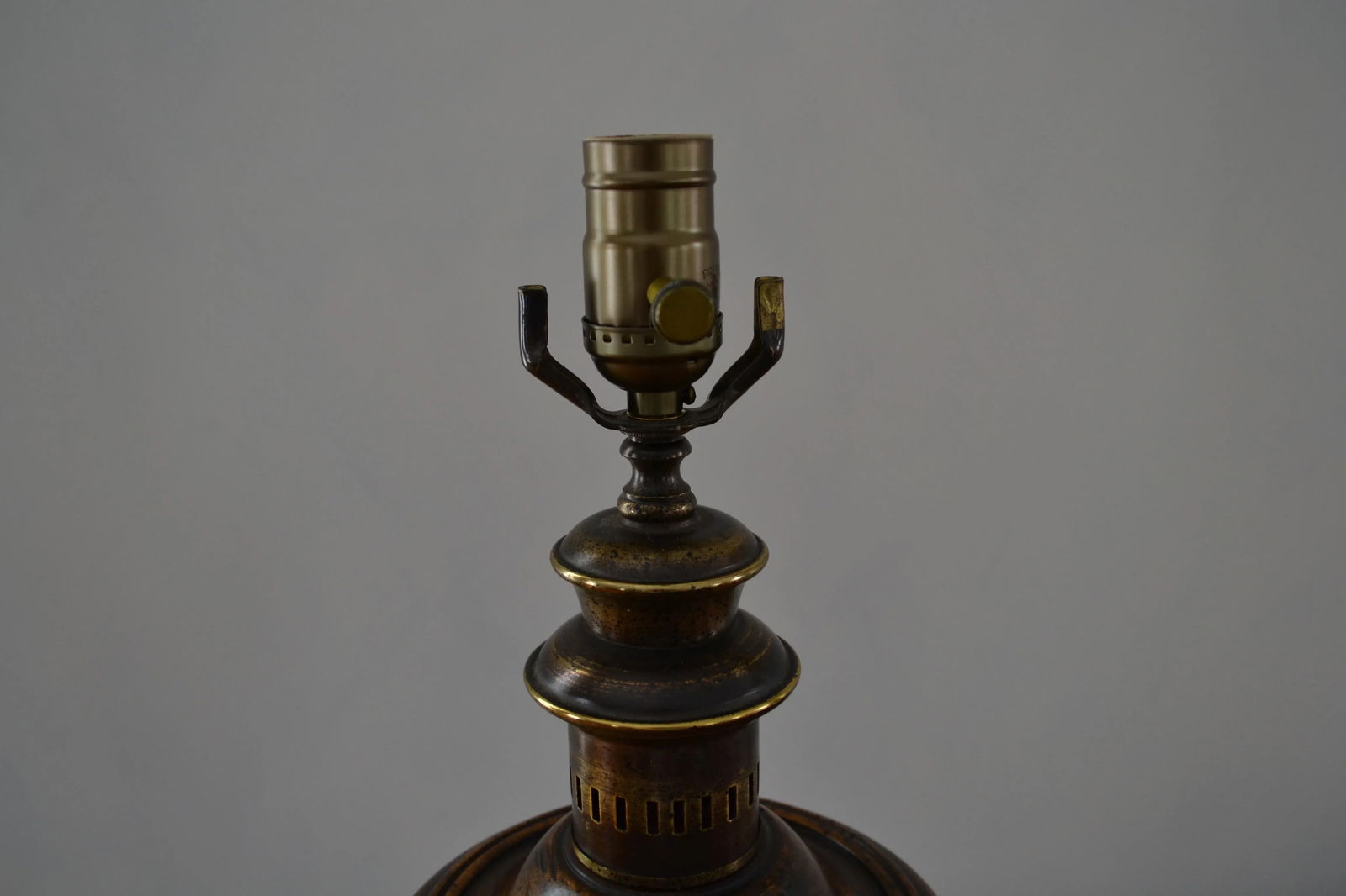 1970s Frederick Cooper Wood Urn Table Lamp - 3