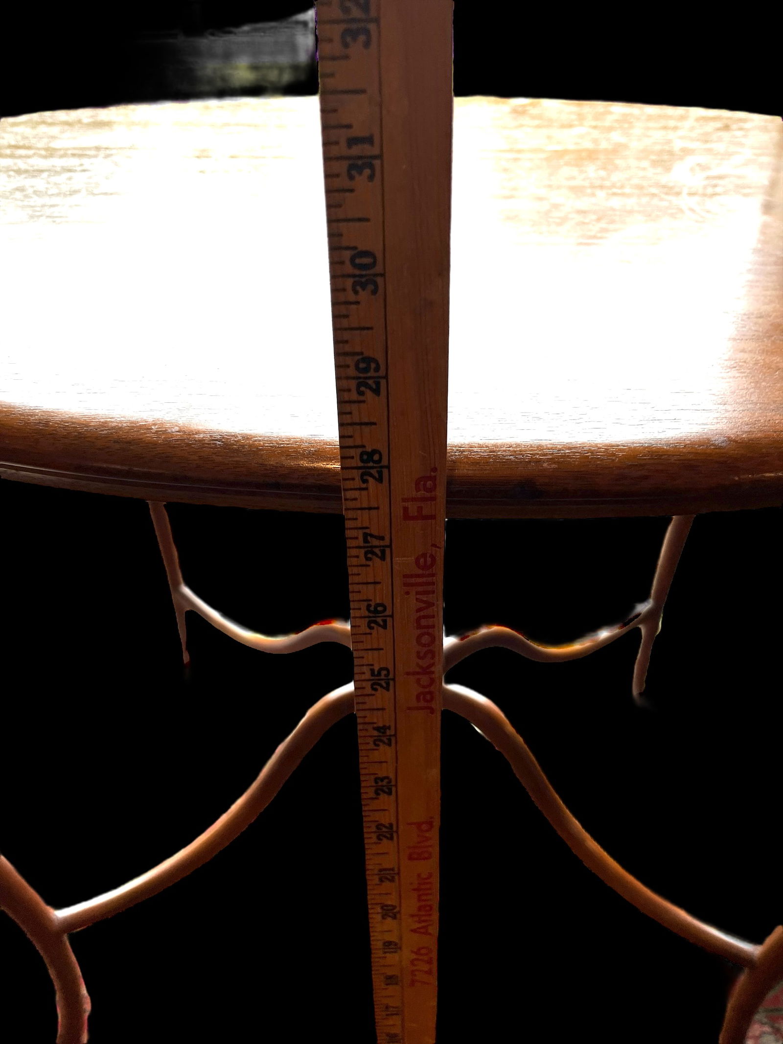 Late 19th Century Oak Oval Accent, Side, Entry, Hall or Tea Table With Cabriole Legs and Ornate Stre - 11