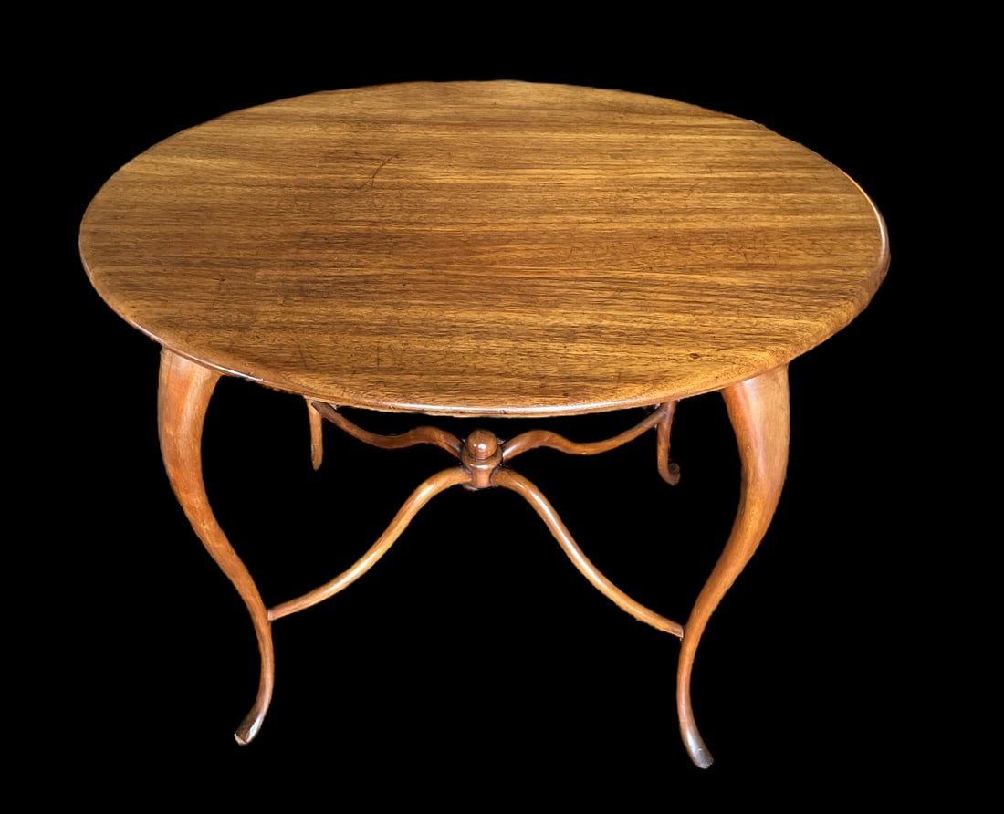 Late 19th Century Oak Oval Accent, Side, Entry, Hall or Tea Table With Cabriole Legs and Ornate Stre - 2