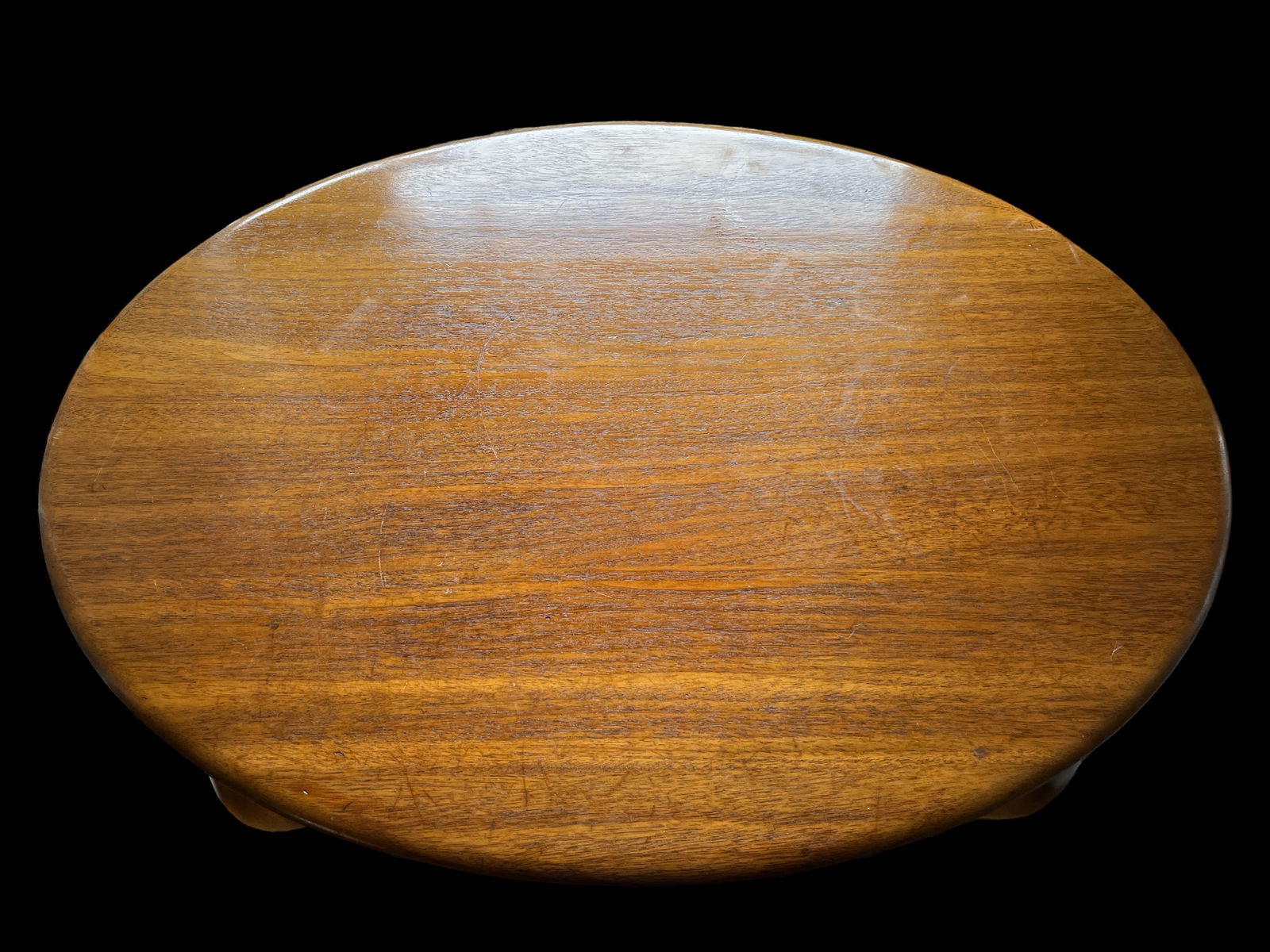 Late 19th Century Oak Oval Accent, Side, Entry, Hall or Tea Table With Cabriole Legs and Ornate Stre - 4