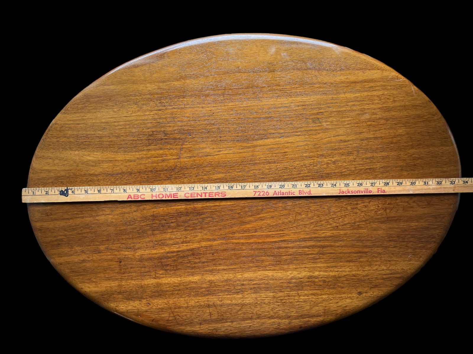 Late 19th Century Oak Oval Accent, Side, Entry, Hall or Tea Table With Cabriole Legs and Ornate Stre - 5
