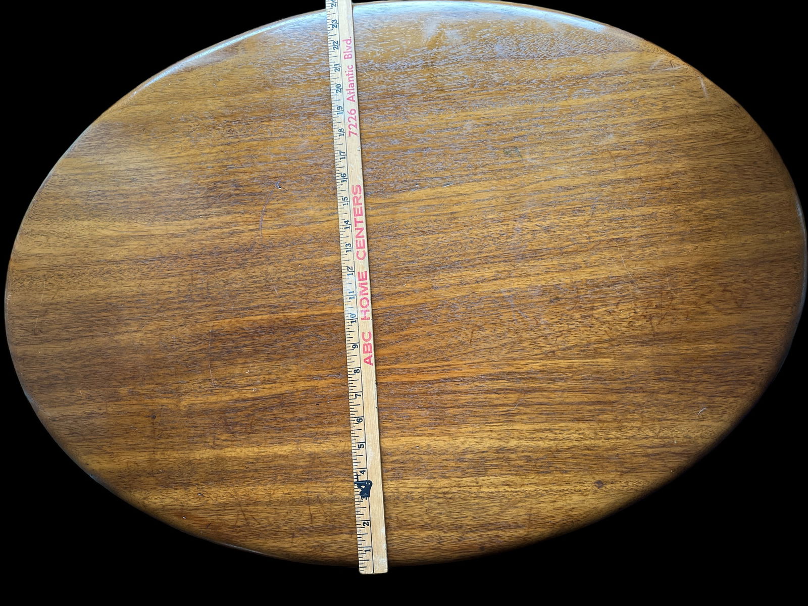 Late 19th Century Oak Oval Accent, Side, Entry, Hall or Tea Table With Cabriole Legs and Ornate Stre - 6