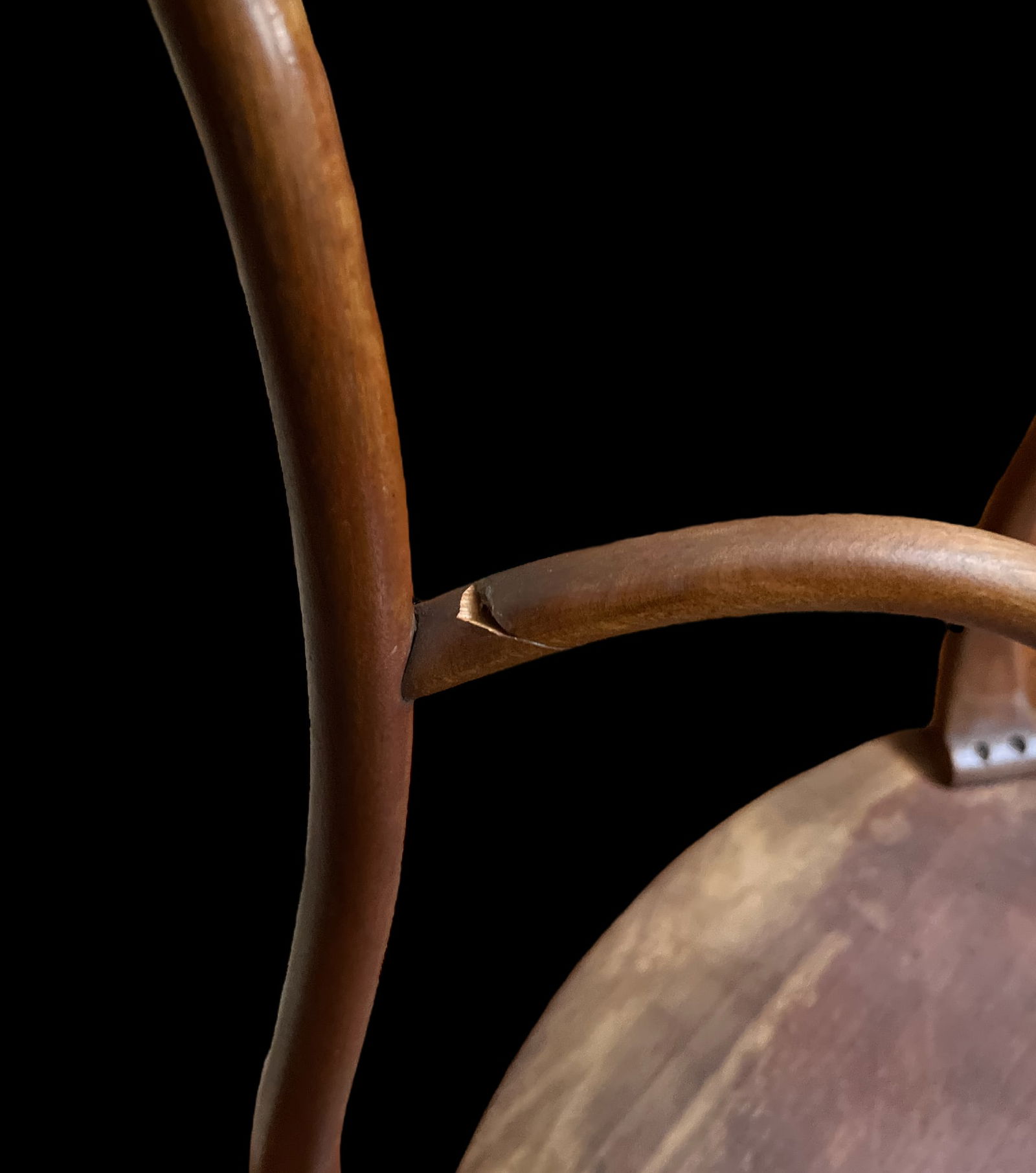 Late 19th Century Oak Oval Accent, Side, Entry, Hall or Tea Table With Cabriole Legs and Ornate Stre - 8
