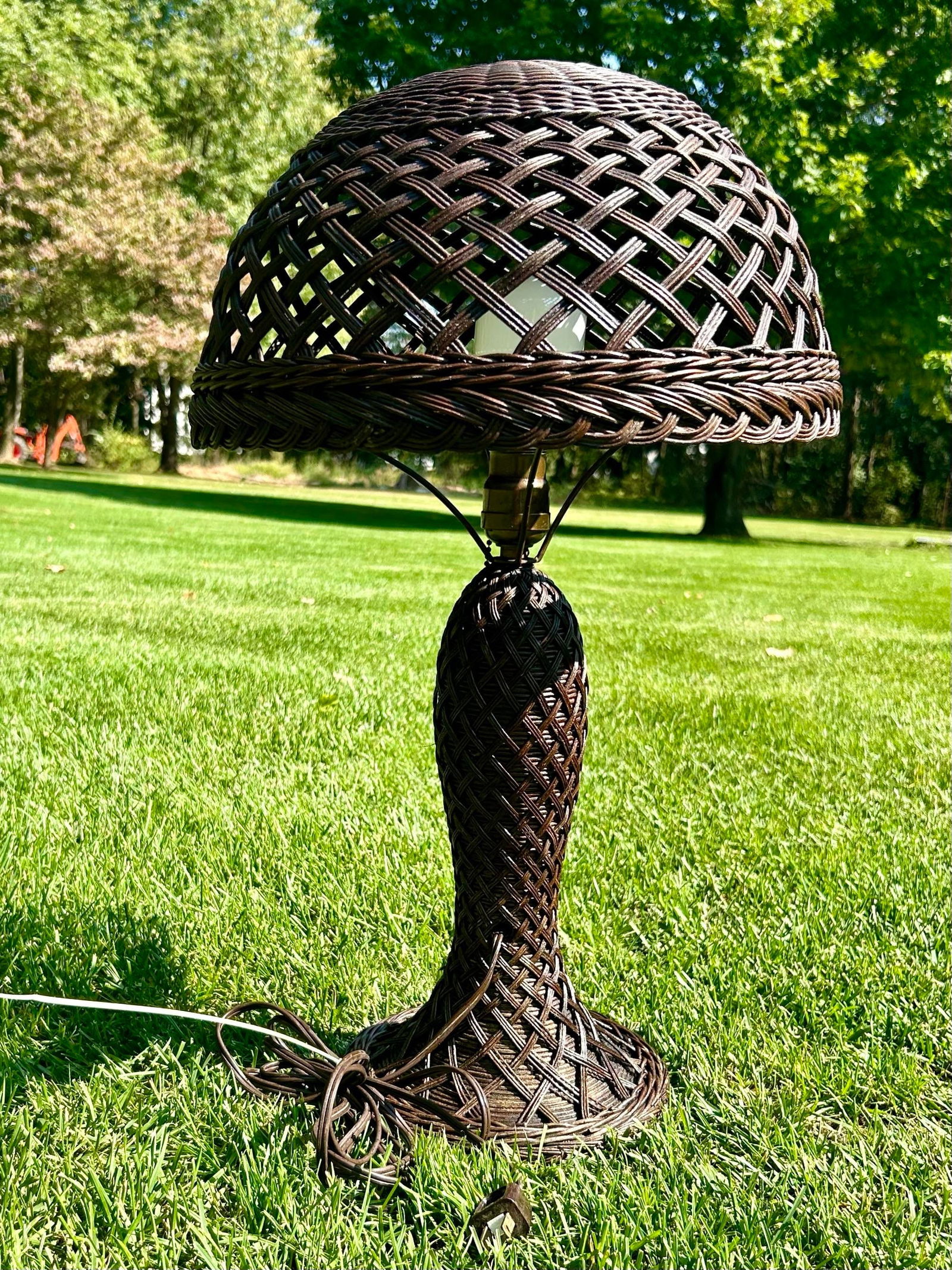 Heywood Wakefield Style Wicker/Rattan Woven, Mushroom-Shaped Table Lamp, Circa 1920-30's - 4