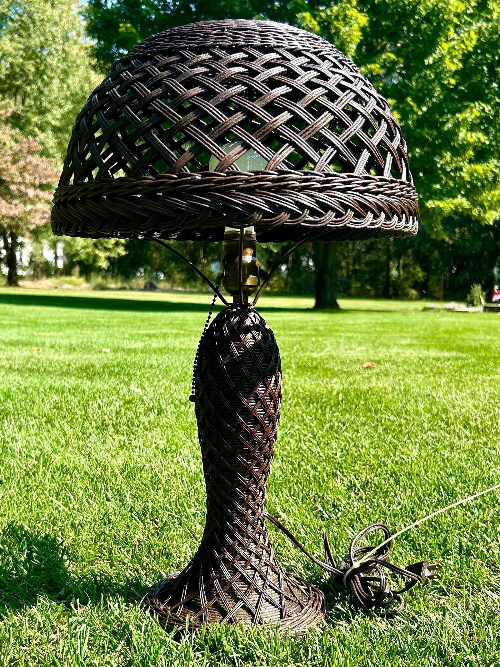 Heywood Wakefield Style Wicker/Rattan Woven, Mushroom-Shaped Table Lamp, Circa 1920-30's - 5