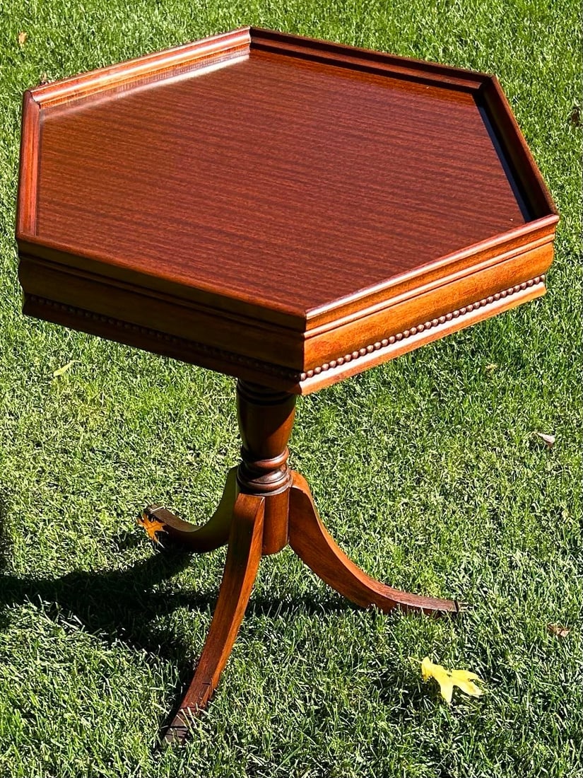 Vintage, 1930's, Winchendon, Pedestal, Mahogany, Hexagonal Accent/All-Occassion Table, With Detail - 2