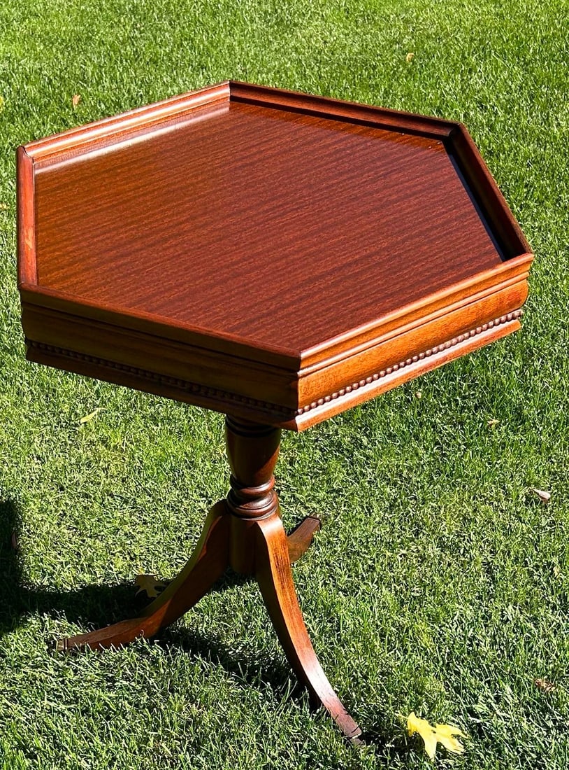 Vintage, 1930's, Winchendon, Pedestal, Mahogany, Hexagonal Accent/All-Occassion Table, With Detail - 3