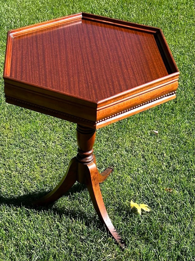 Vintage, 1930's, Winchendon, Pedestal, Mahogany, Hexagonal Accent/All-Occassion Table, With Detail - 4