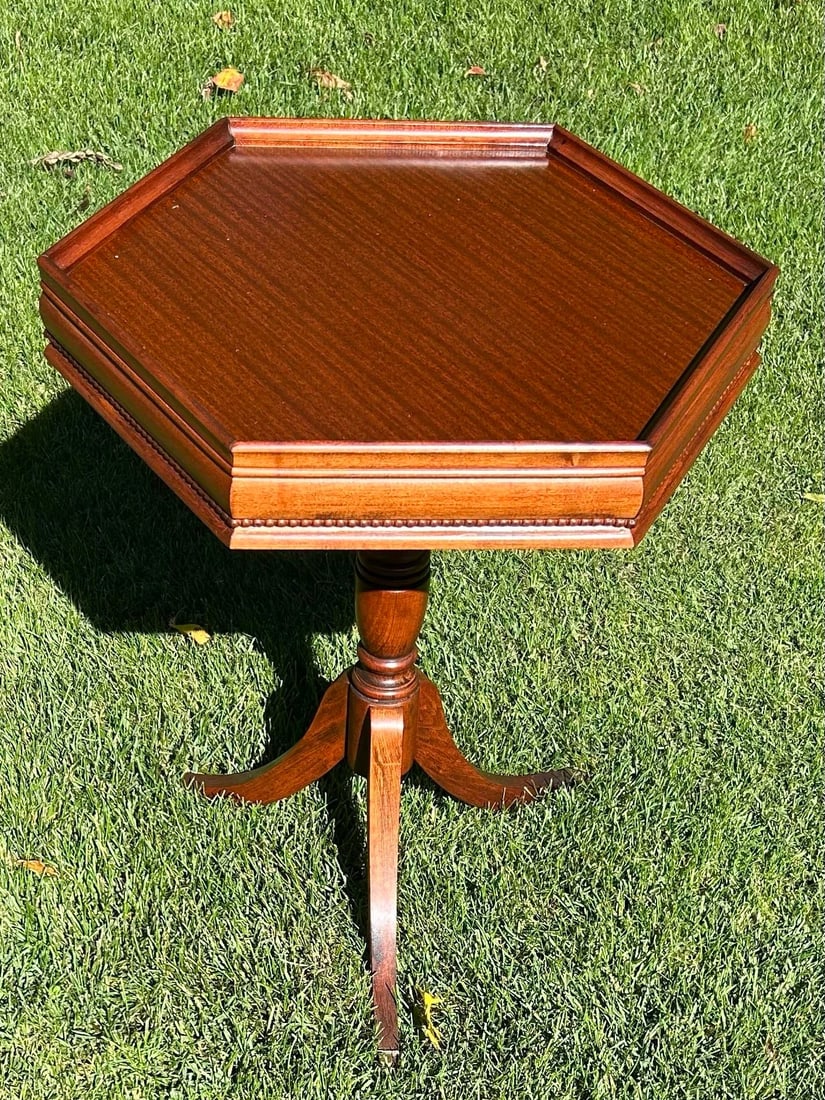 Vintage, 1930's, Winchendon, Pedestal, Mahogany, Hexagonal Accent/All-Occassion Table, With Detail - 6