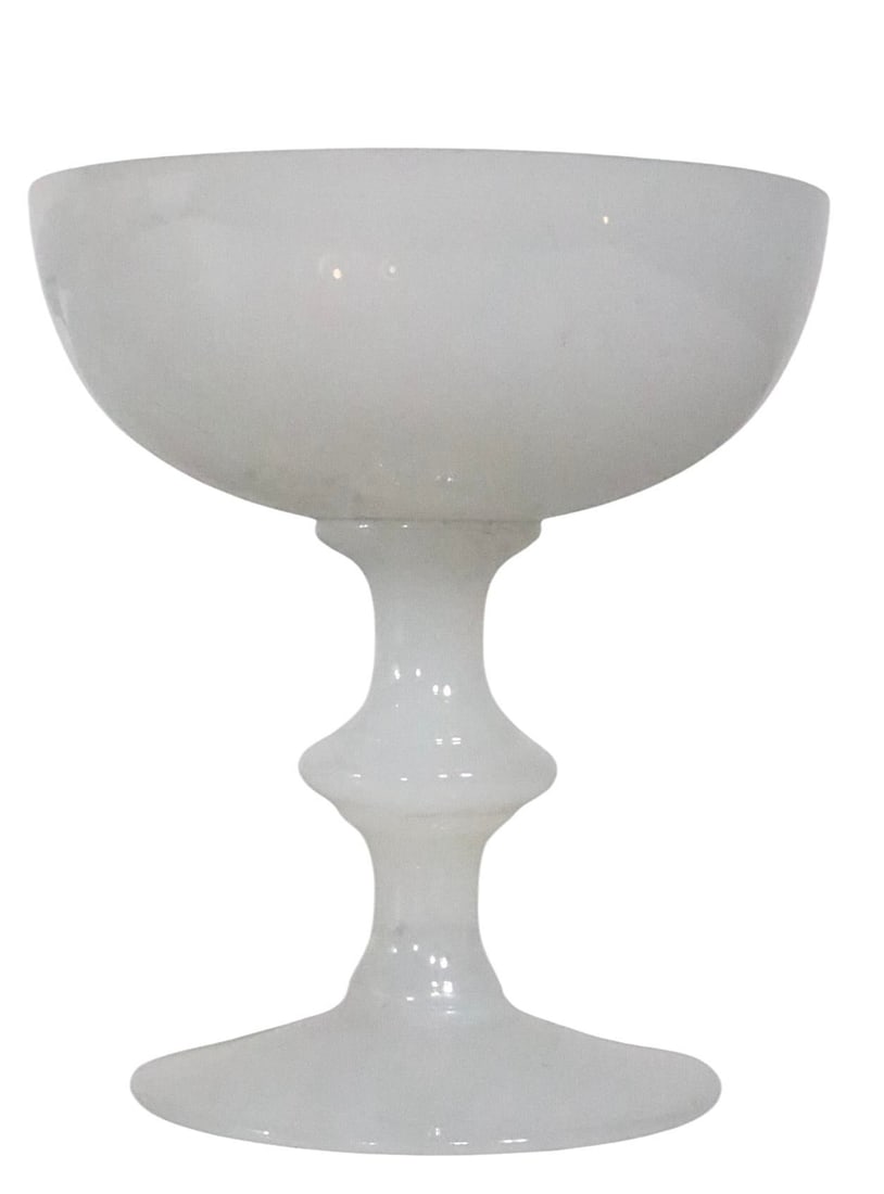 Set of Eight Vintage Champagne Glasses by p.v. Made in France - 4