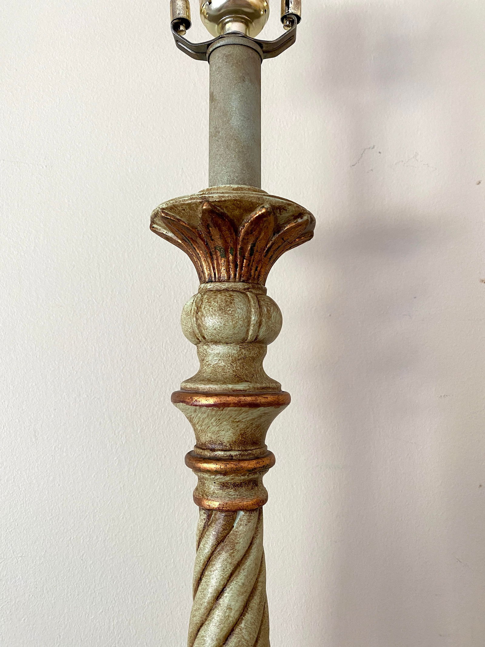 1990s Michael Berman Venetian Florentine Giltwood Style Table Lamp, Signed - 3