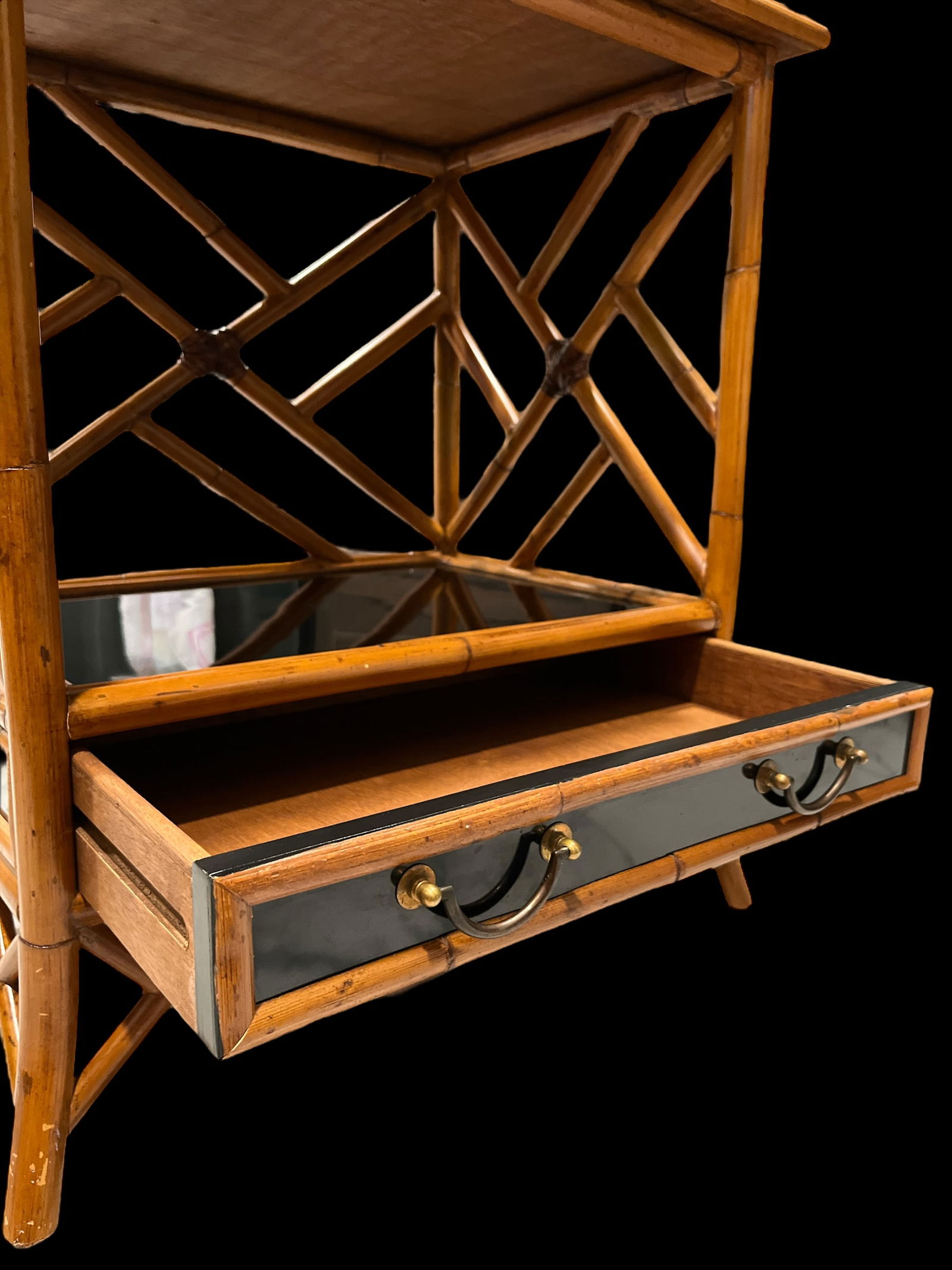 1970s Vintage Bamboo, Leather and Black Lacquer Side Table or Small Bar Regency Chinoiserie Style - 7