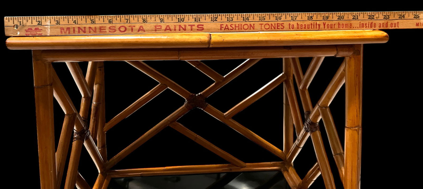 1970s Vintage Bamboo, Leather and Black Lacquer Side Table or Small Bar Regency Chinoiserie Style - 9