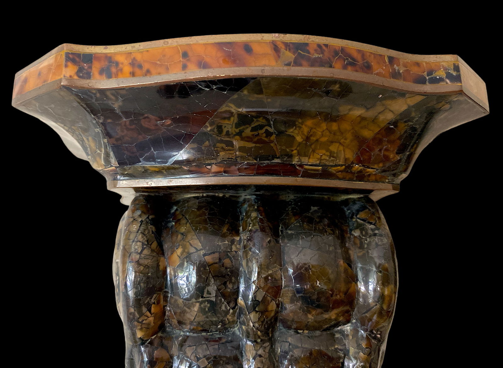 1980s Large Pair of Tessellated Pen Shell and Brass Wall Brackets Attributed to Maitland-Smith - 7