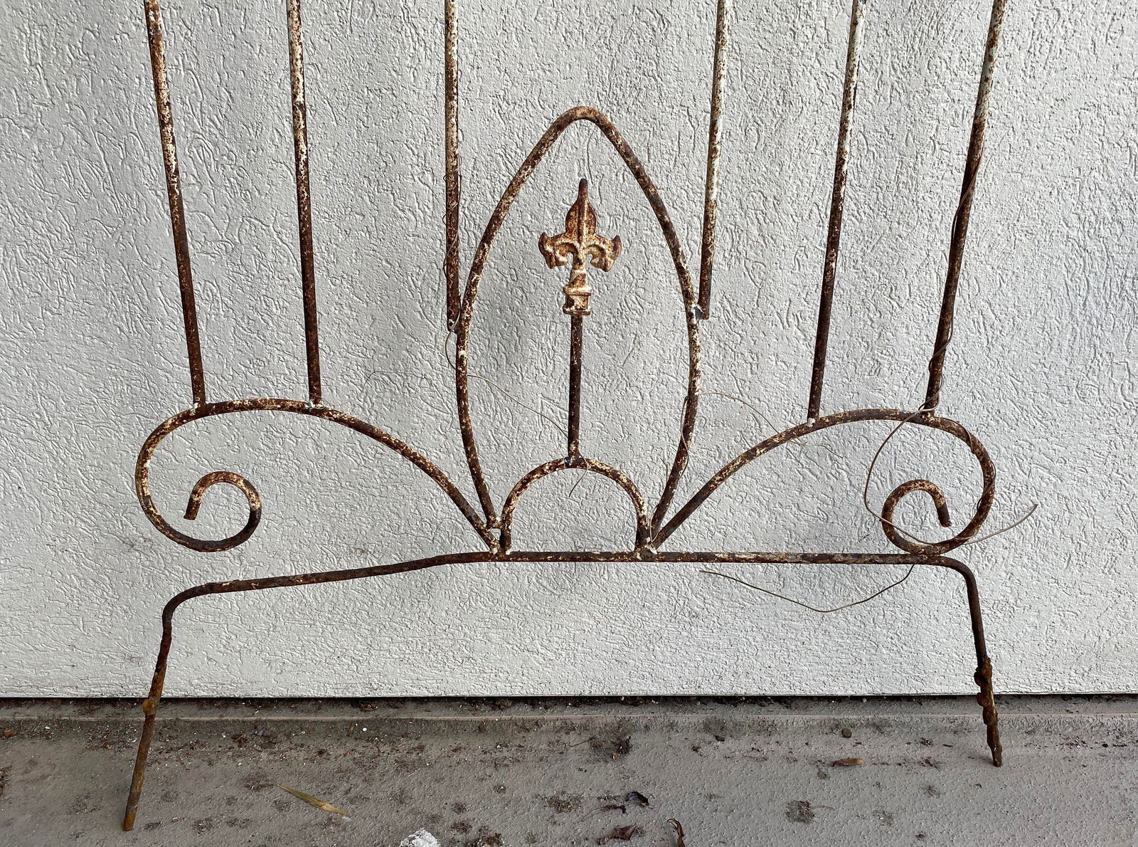 Early 20th Century Monumental French Antique Iron Trellis With Fleur De Lis and Pagoda Details - A P - 12