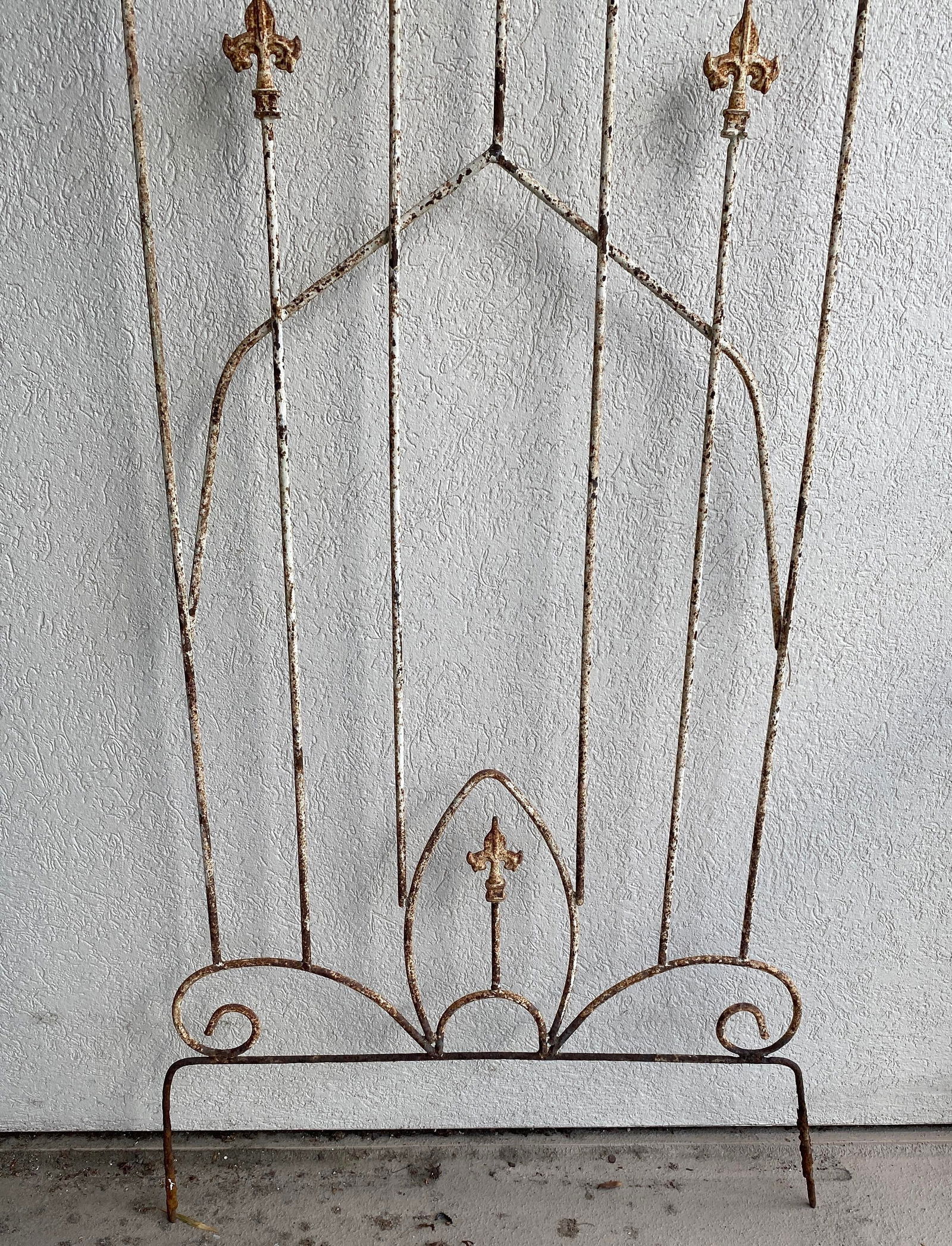 Early 20th Century Monumental French Antique Iron Trellis With Fleur De Lis and Pagoda Details - A P - 6