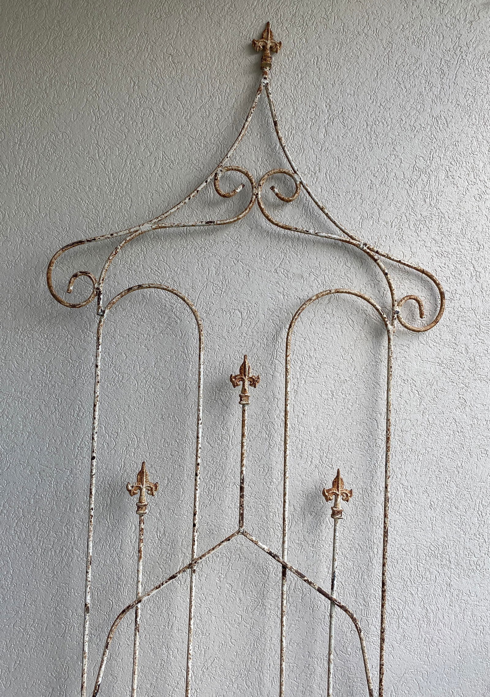 Early 20th Century Monumental French Antique Iron Trellis With Fleur De Lis and Pagoda Details - A P - 8