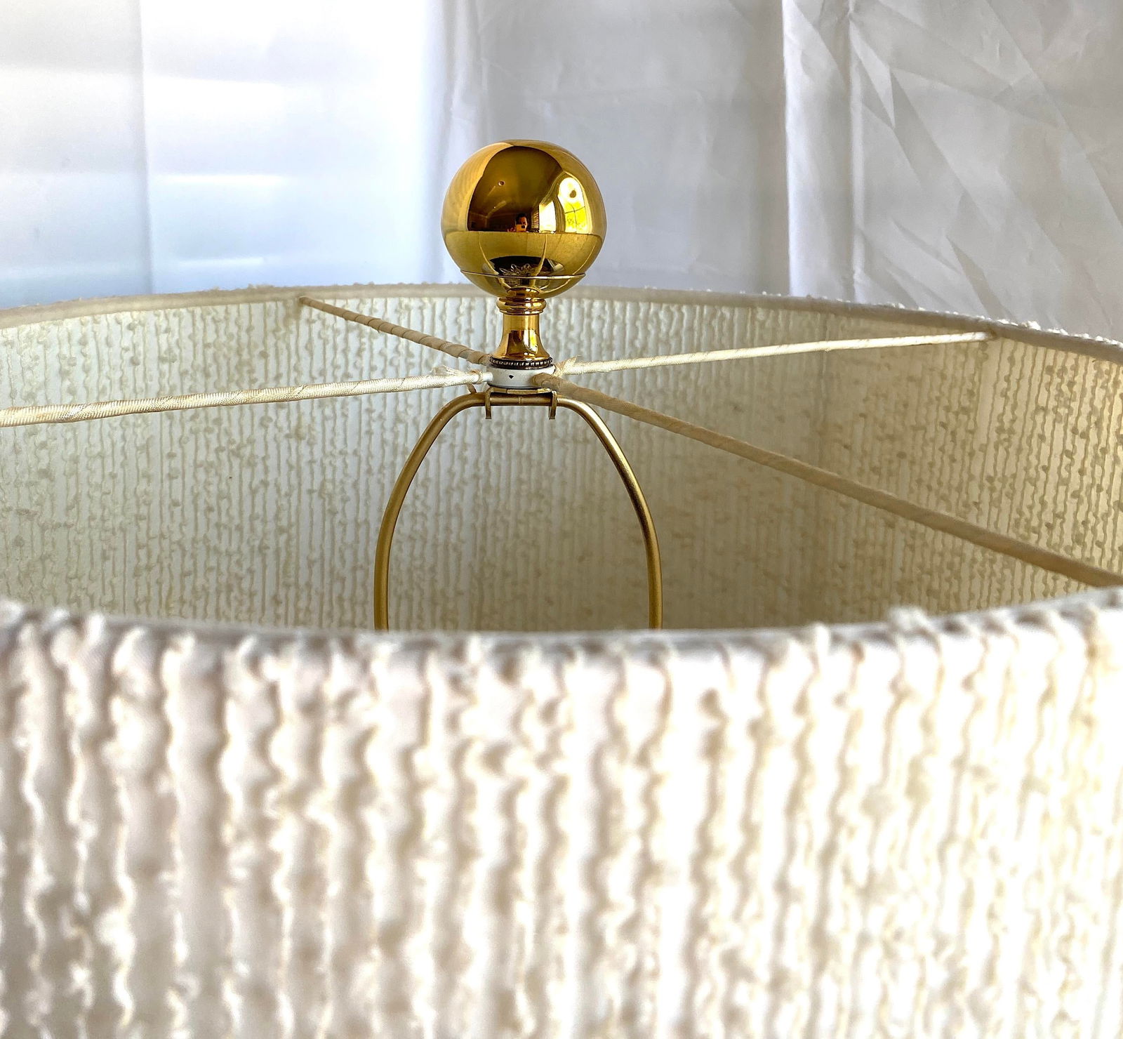 Large 1950s Art Vannes Verrier Crystal and Brass Table Lamp With Original Cloth Drum Shade - 9