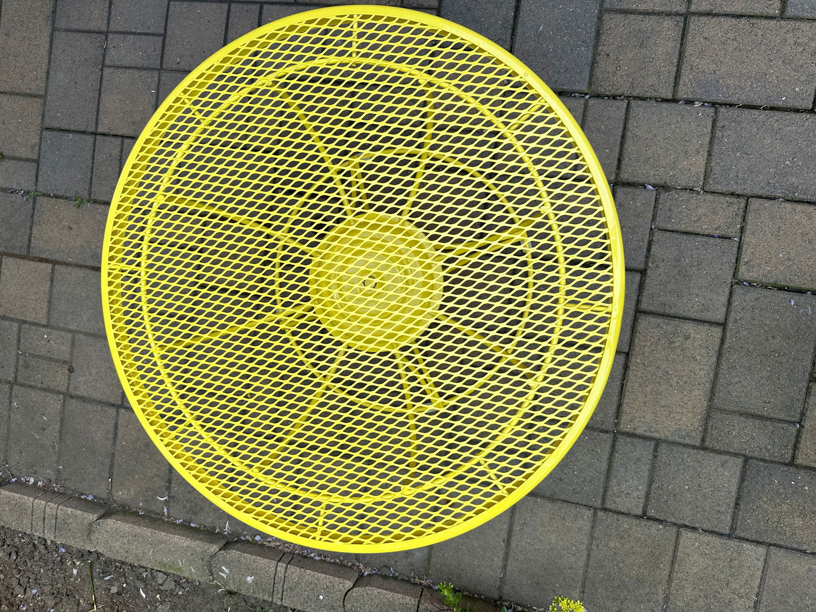 Homecrest Circular Lazy Susan Coffee Table - 9