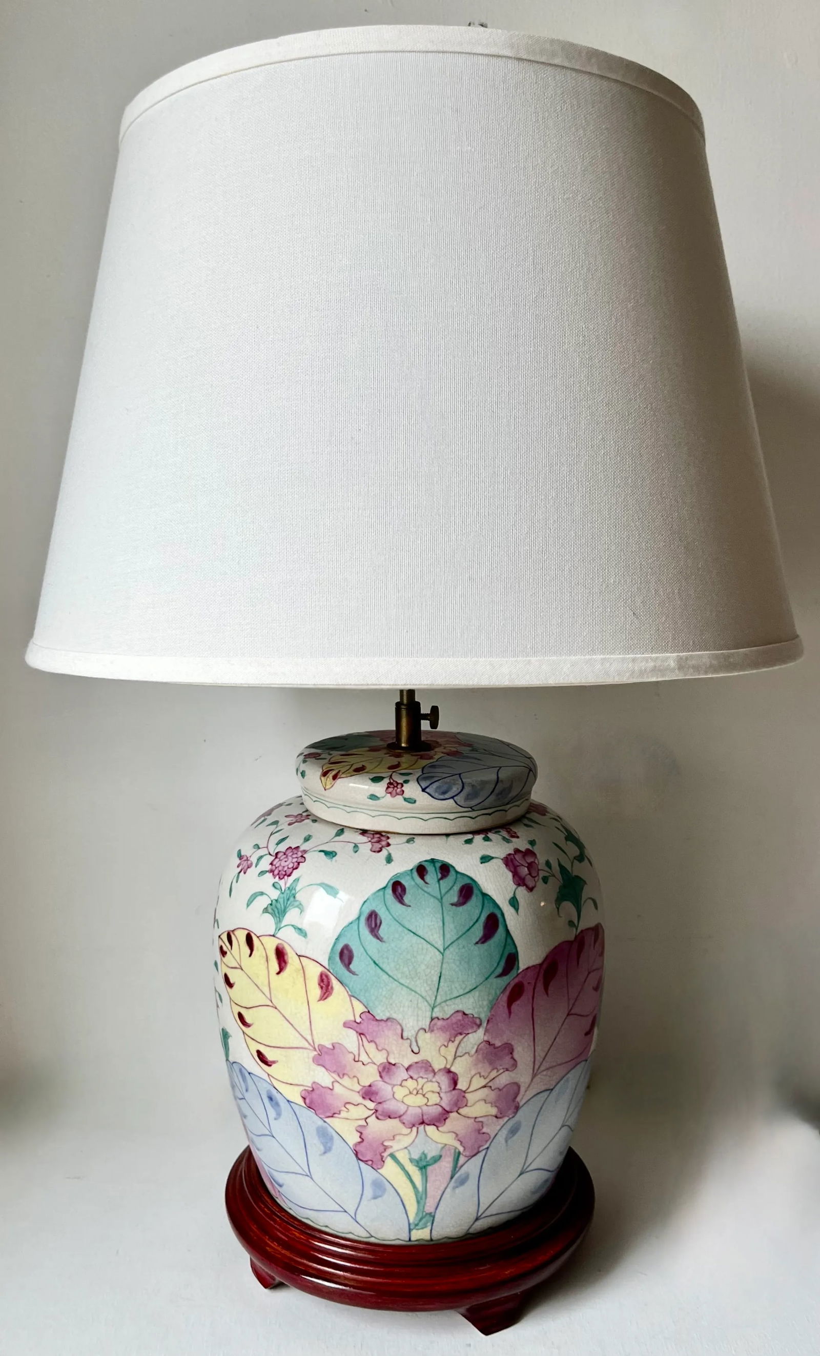 Vintage Classic Tobacco Leaf Ceramic Lamp-Wood Pedestal - 3