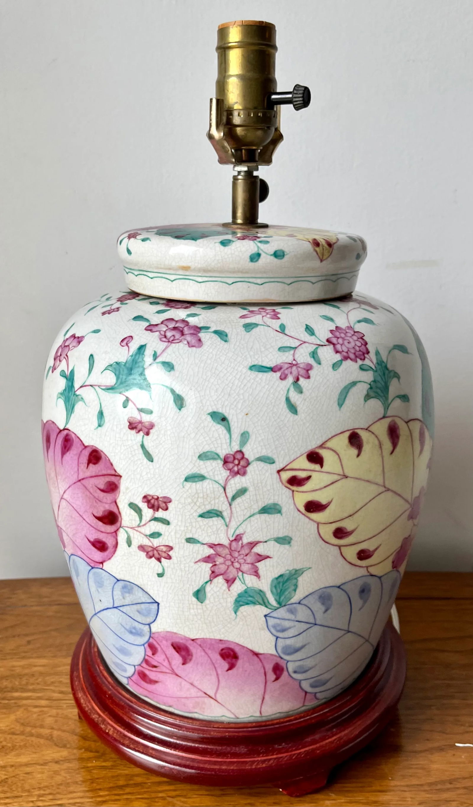 Vintage Classic Tobacco Leaf Ceramic Lamp-Wood Pedestal - 4