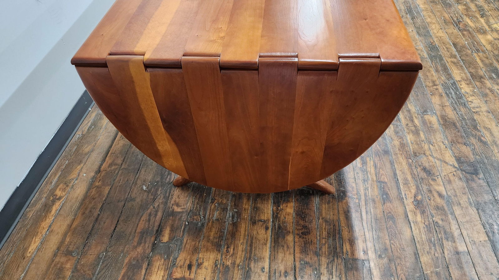 1990s Vintage Sam Maloof Style Cherry Drop Leaf Dining Table. - 6