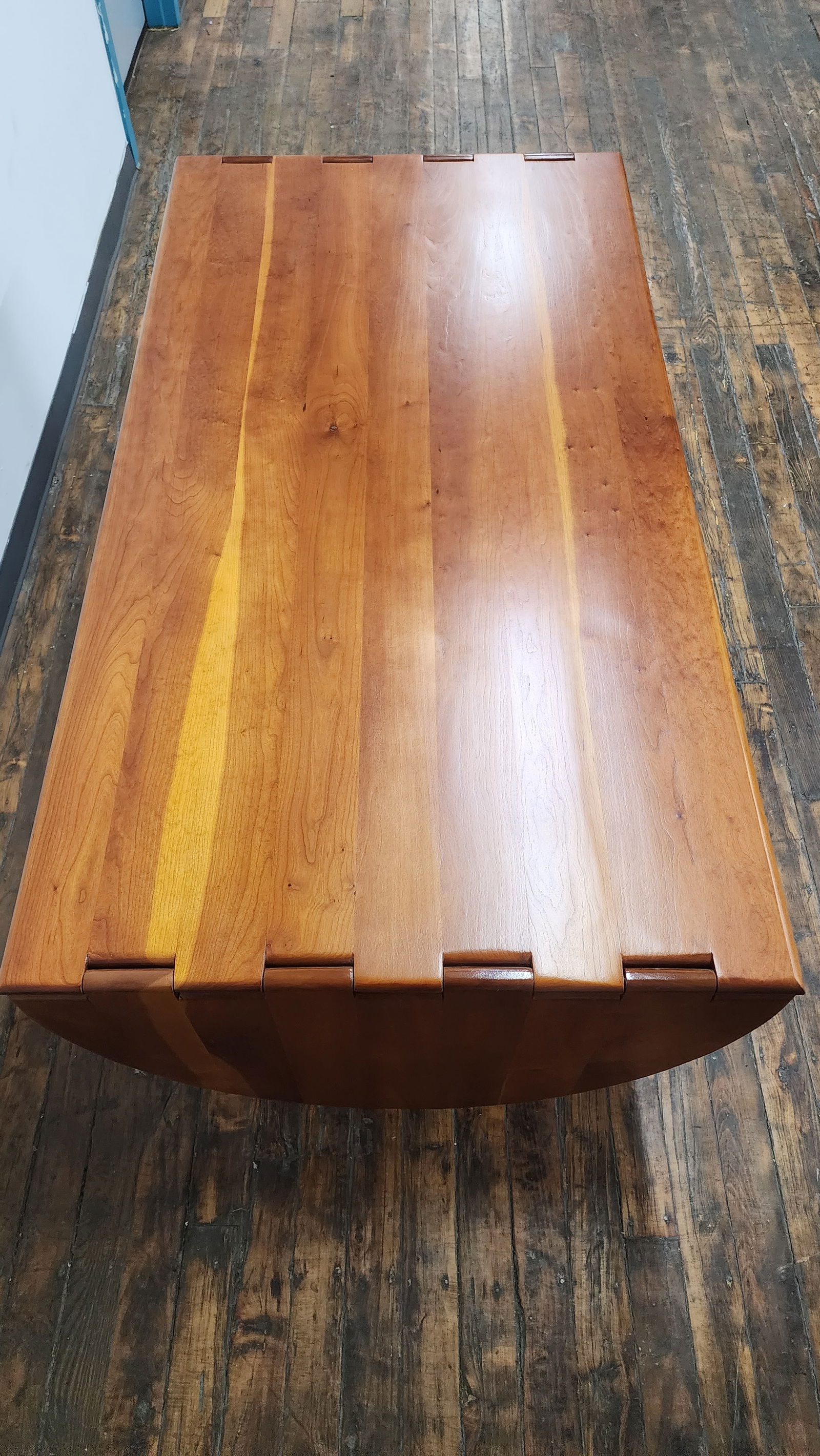 1990s Vintage Sam Maloof Style Cherry Drop Leaf Dining Table. - 8