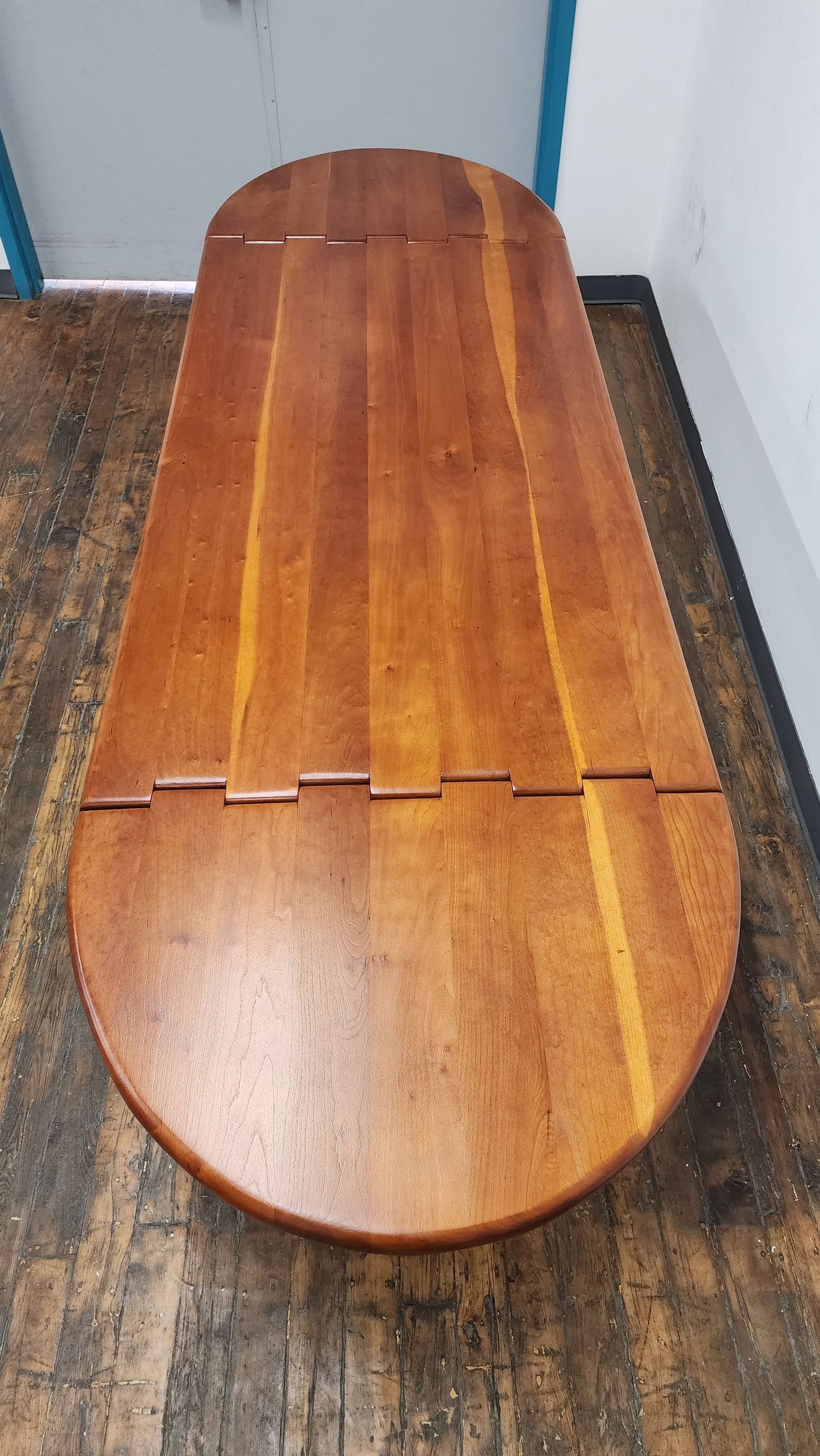 1990s Vintage Sam Maloof Style Cherry Drop Leaf Dining Table. - 9