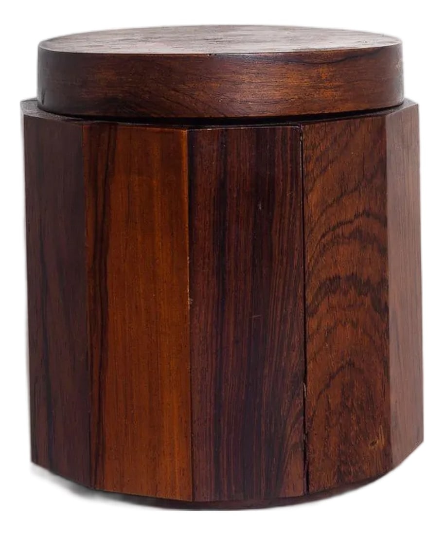 1960s Studio Craft Solid Rosewood Lidded Box, in the Style of Arthur Espenet Carpenter: Studio Craft Solid Rosewood Lidded Box, in the Style of Arthur Espenet Carpenter A small, sculptural studio-made lidded box in solid rosewood, crafted in the style of California master woodworker