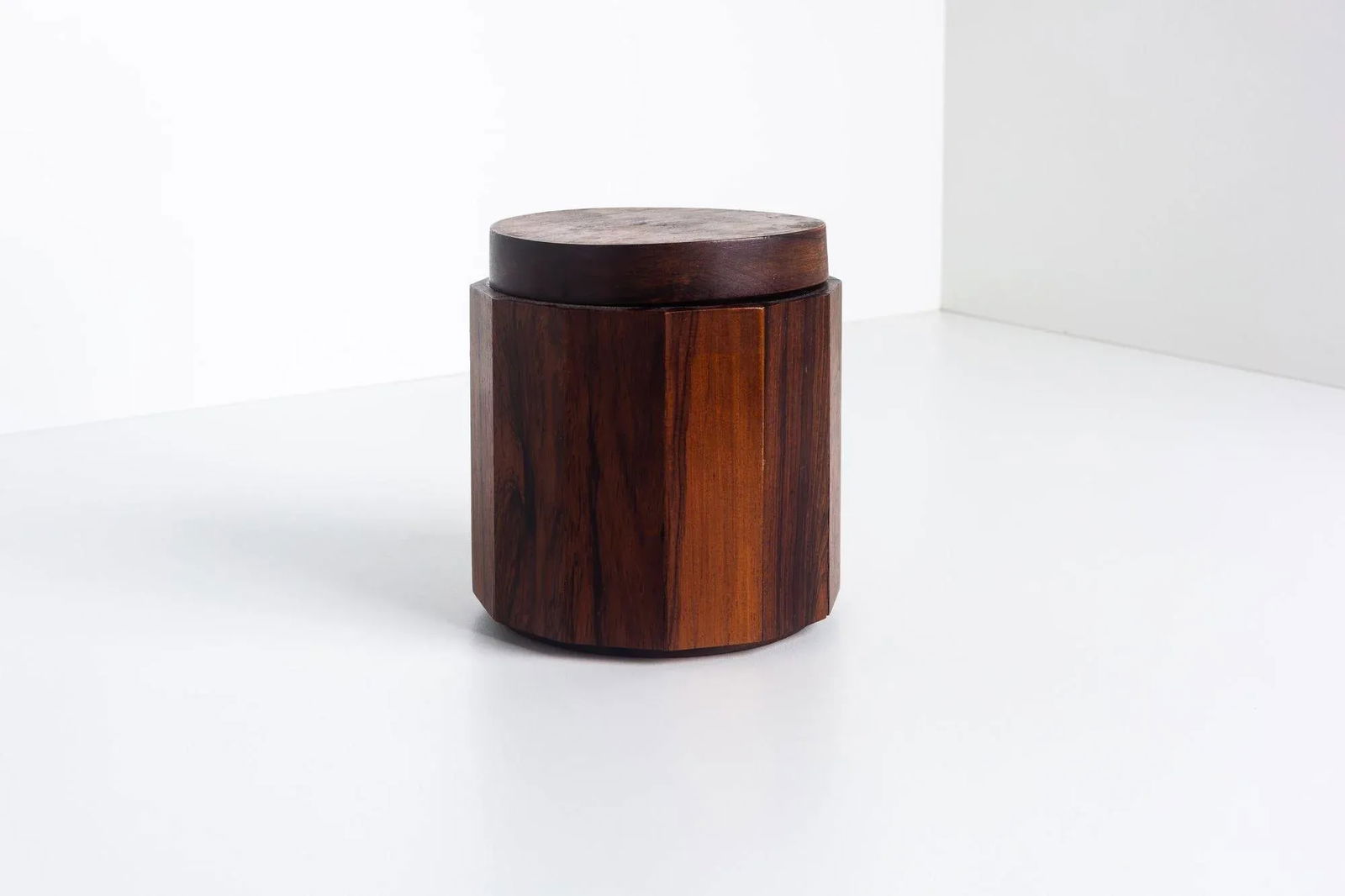 1960s Studio Craft Solid Rosewood Lidded Box, in the Style of Arthur Espenet Carpenter - 2