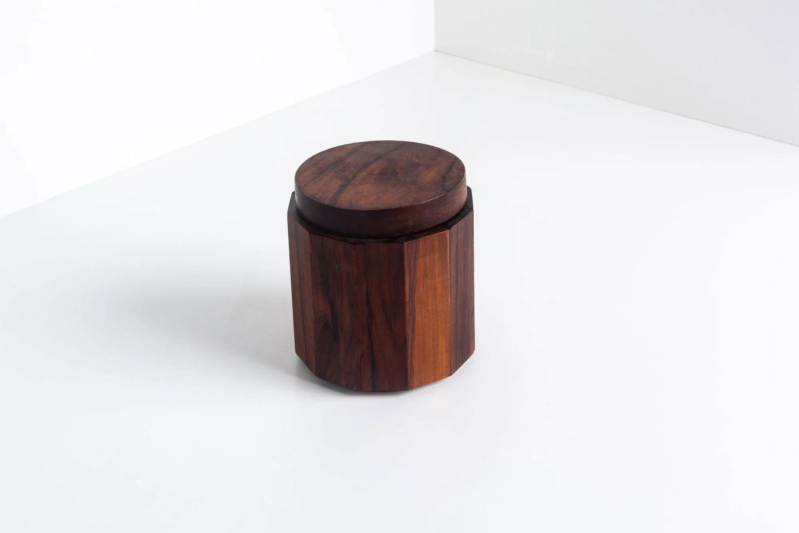 1960s Studio Craft Solid Rosewood Lidded Box, in the Style of Arthur Espenet Carpenter - 3