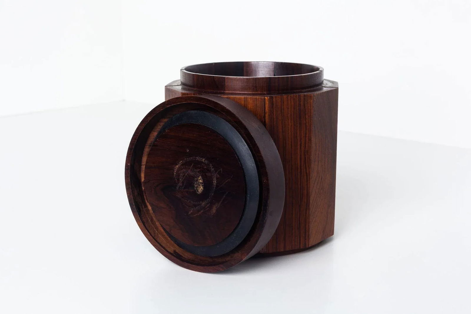 1960s Studio Craft Solid Rosewood Lidded Box, in the Style of Arthur Espenet Carpenter - 5