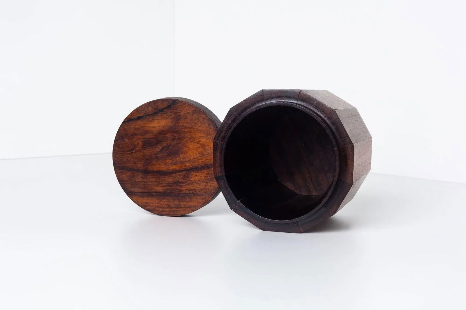 1960s Studio Craft Solid Rosewood Lidded Box, in the Style of Arthur Espenet Carpenter - 8