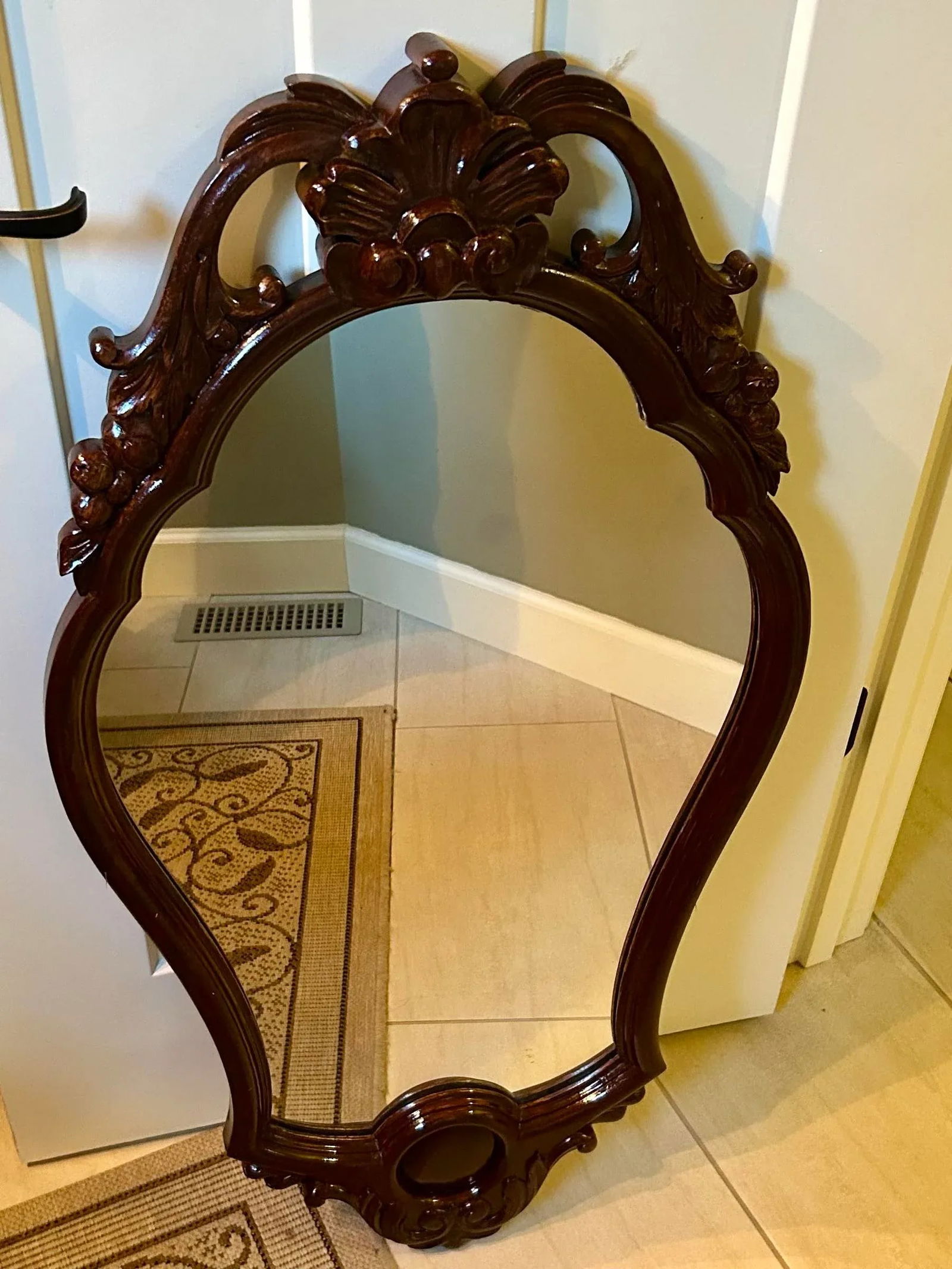 Circa 1940s Vintage Rococo Style Mirror with Carved Floral Motifs, In the Style of Louis XV - 7