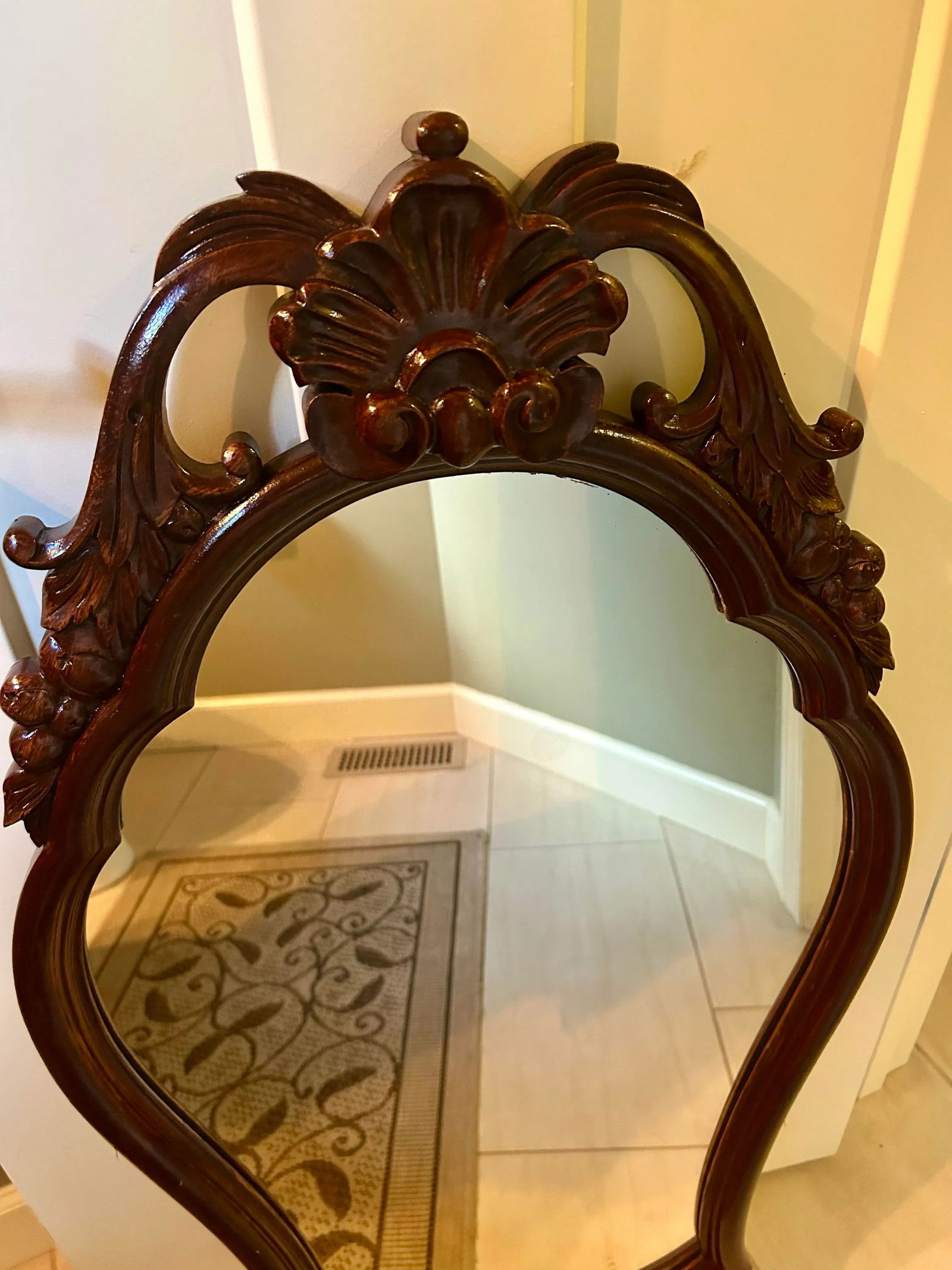 Circa 1940s Vintage Rococo Style Mirror with Carved Floral Motifs, In the Style of Louis XV - 8