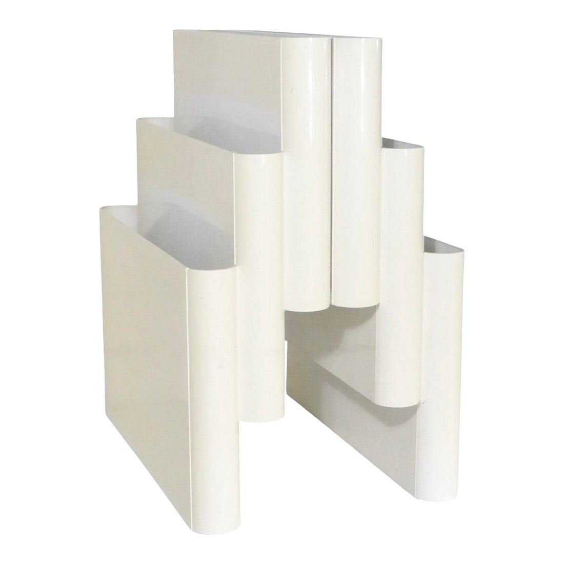 1970s Post Modern Space Age Italian Design Plastic Magazine Rack by Stoppino for Kartell: Post Modern, Space Age magazine rack, made in Italy, designed by Giotto Stoppino for Kartell circa 1970's. This example is in very good, original, clean and ready to use condition, the white finish