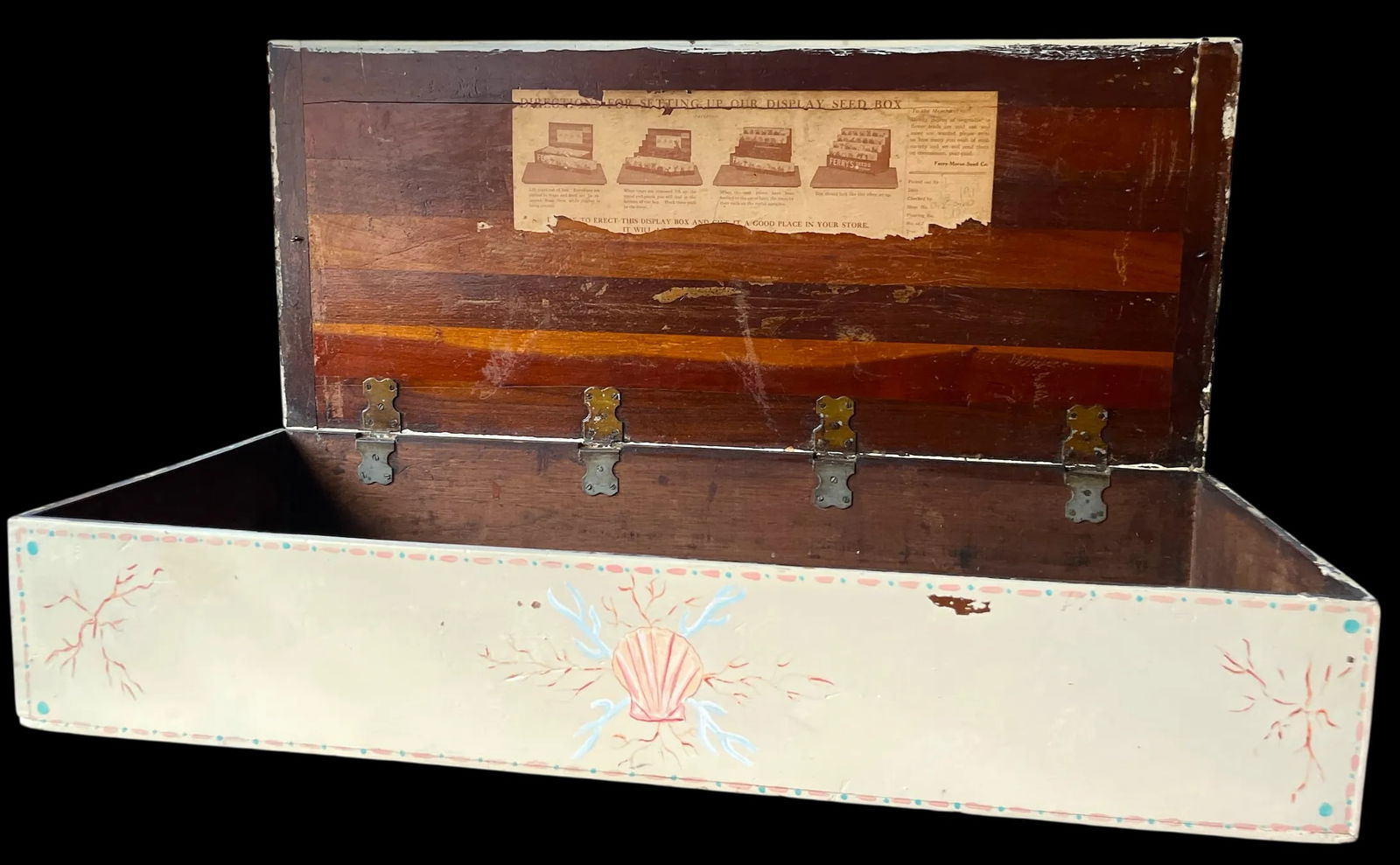 Early 20th Century Hand-Painted Large Seed Box With Seashell and Coral Motif - 7