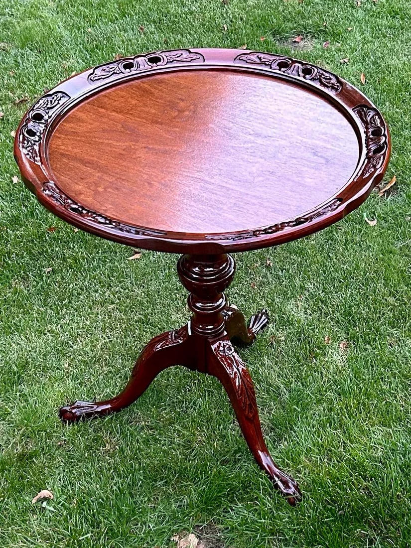 Mahogany, Tea or Side Table, in the Style of 18th Century, Chippendale or Queen Anne Furniture, Eleg - 4
