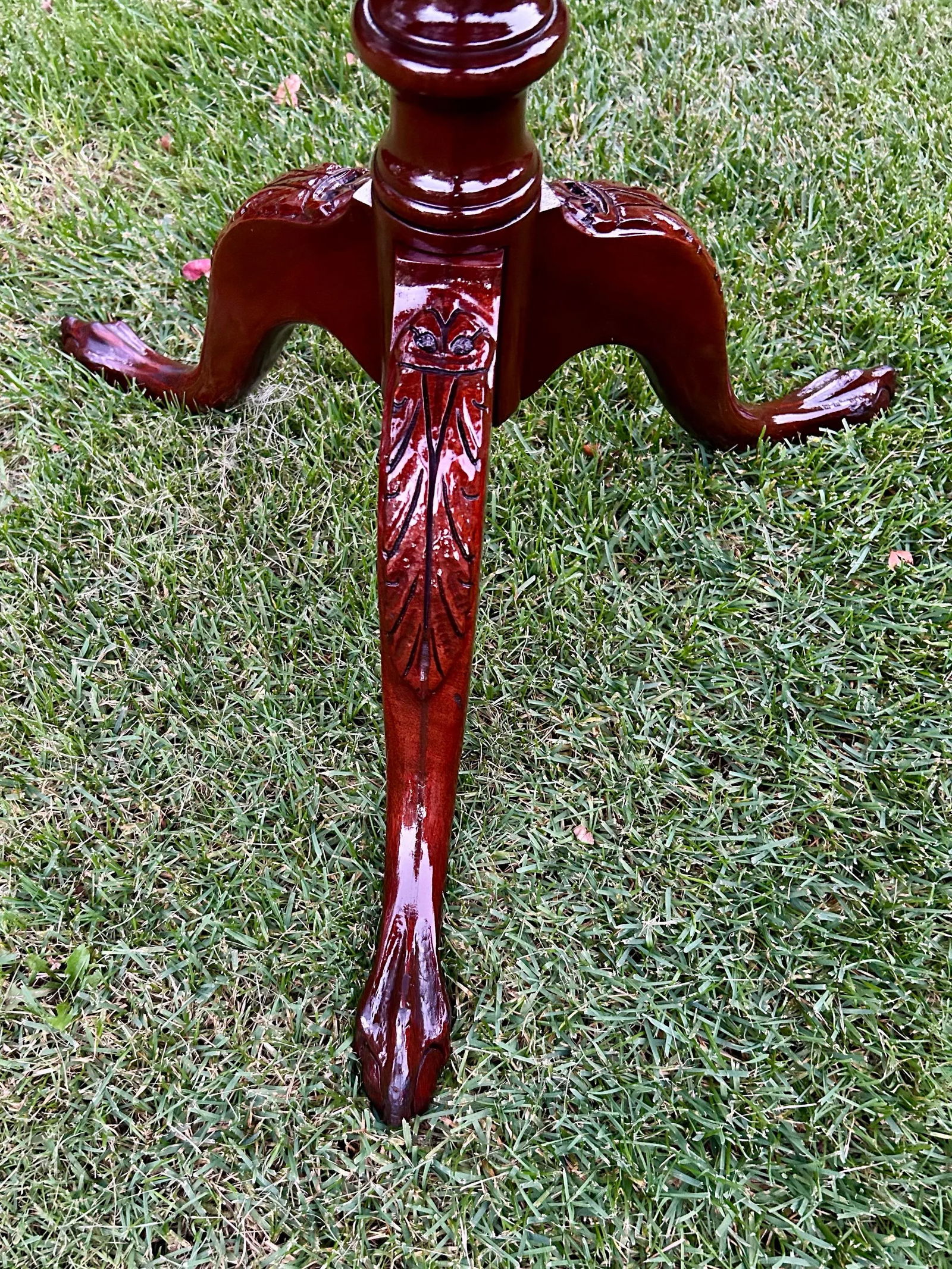 Mahogany, Tea or Side Table, in the Style of 18th Century, Chippendale or Queen Anne Furniture, Eleg - 5