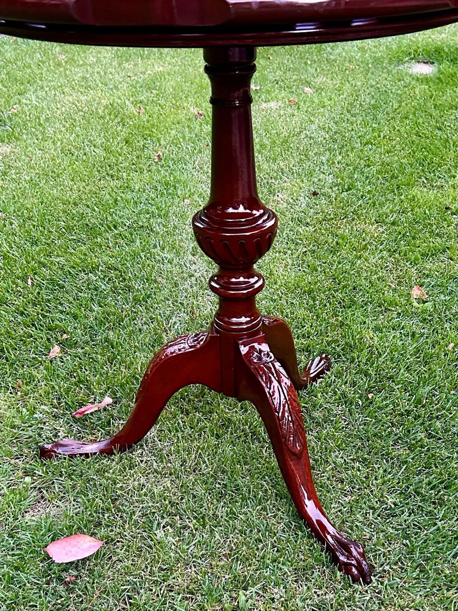 Mahogany, Tea or Side Table, in the Style of 18th Century, Chippendale or Queen Anne Furniture, Eleg - 7