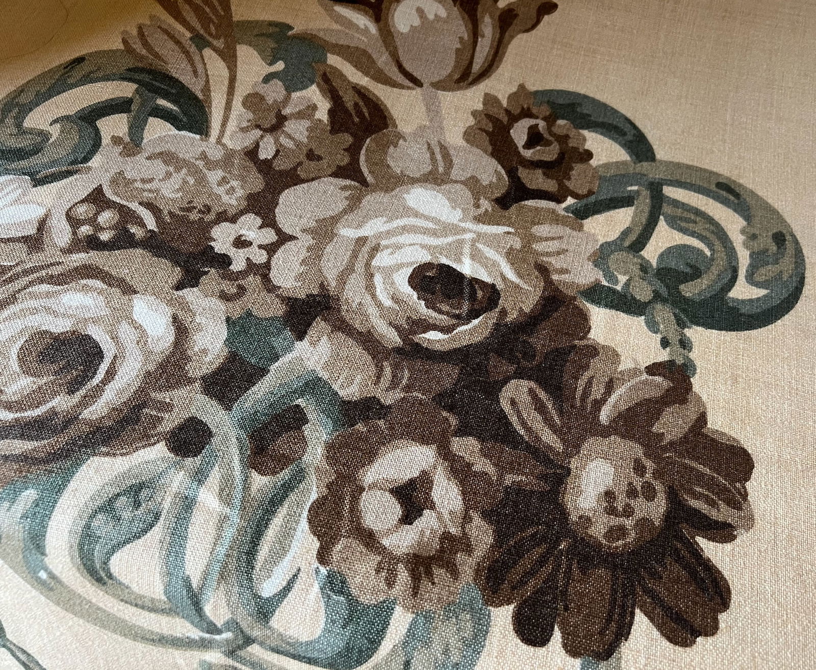 Vintage Clarence House Roses and Garlands Linen Fabric - 2