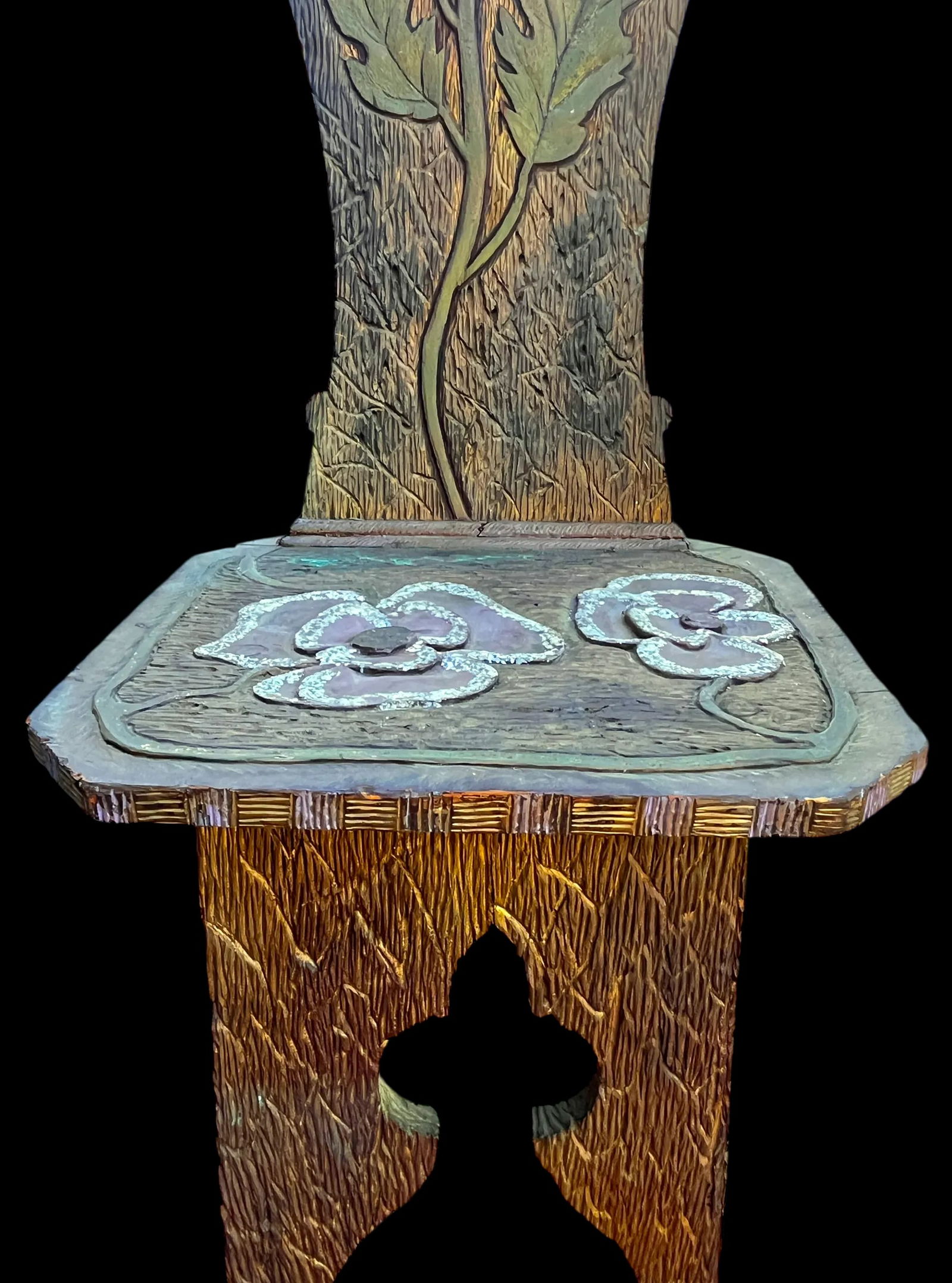 Early 20th Century Hand-Carved Chartreuse Chair With Anemone Motif Attributed to Liberty & Co, Londo - 4