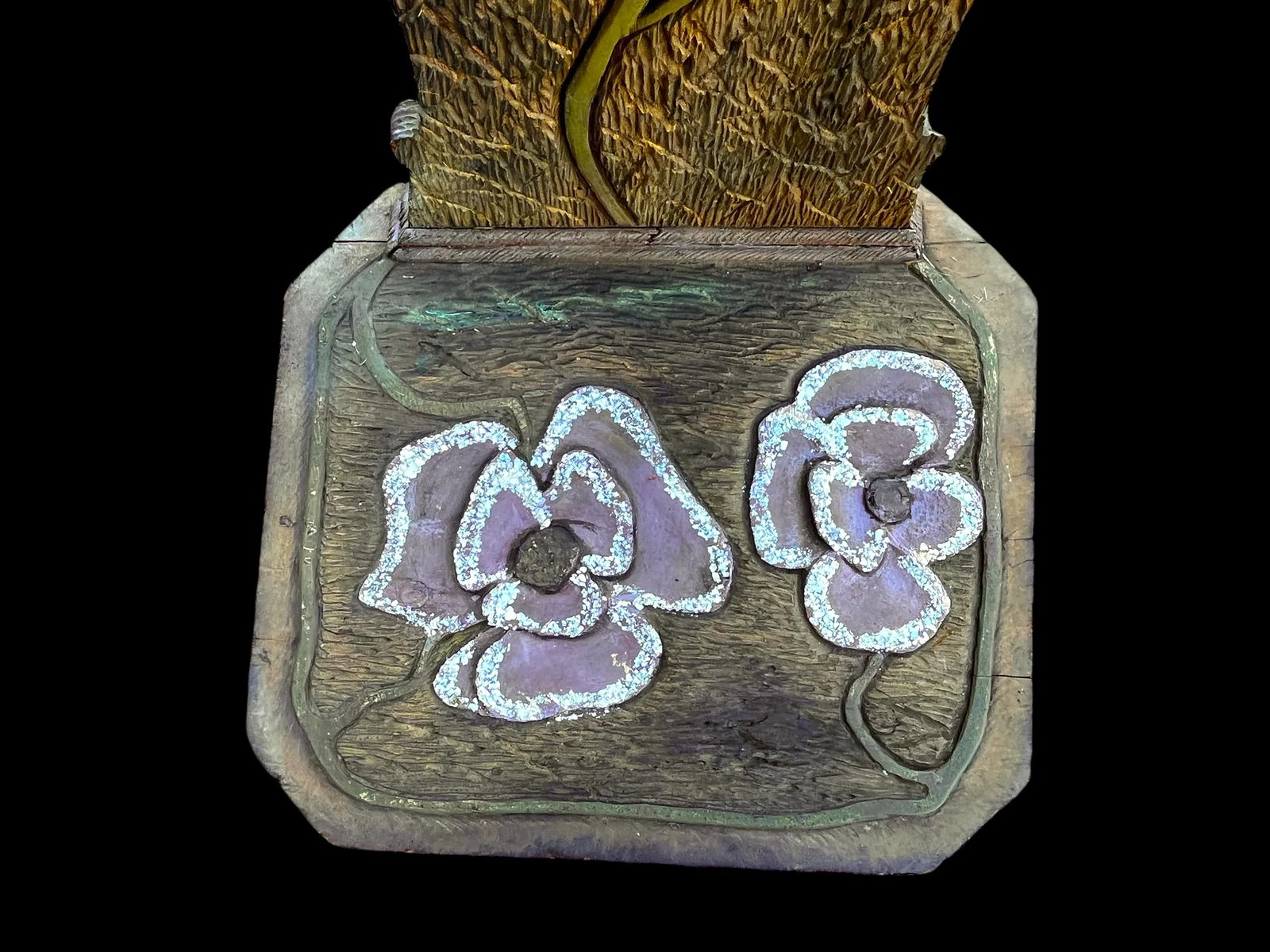 Early 20th Century Hand-Carved Chartreuse Chair With Anemone Motif Attributed to Liberty & Co, Londo - 5