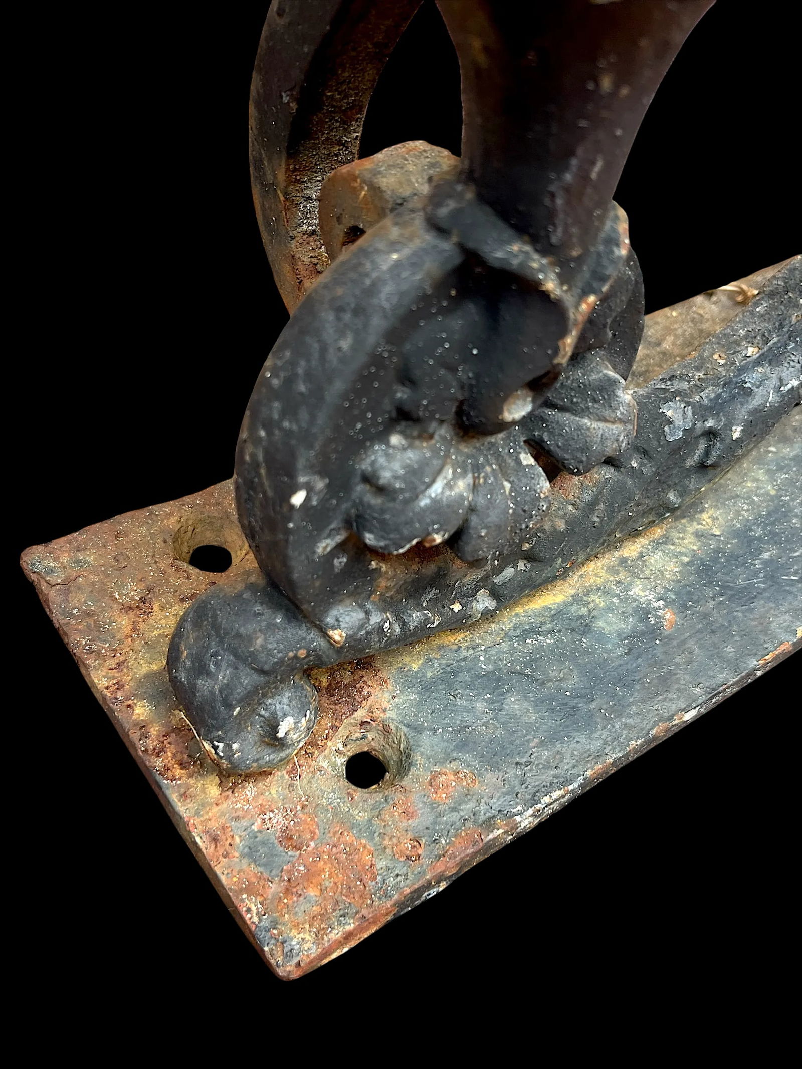 Pair of Antique Cast Iron Architectural Remnant Fragments With Heraldic Crest Motif "” 19th - 10