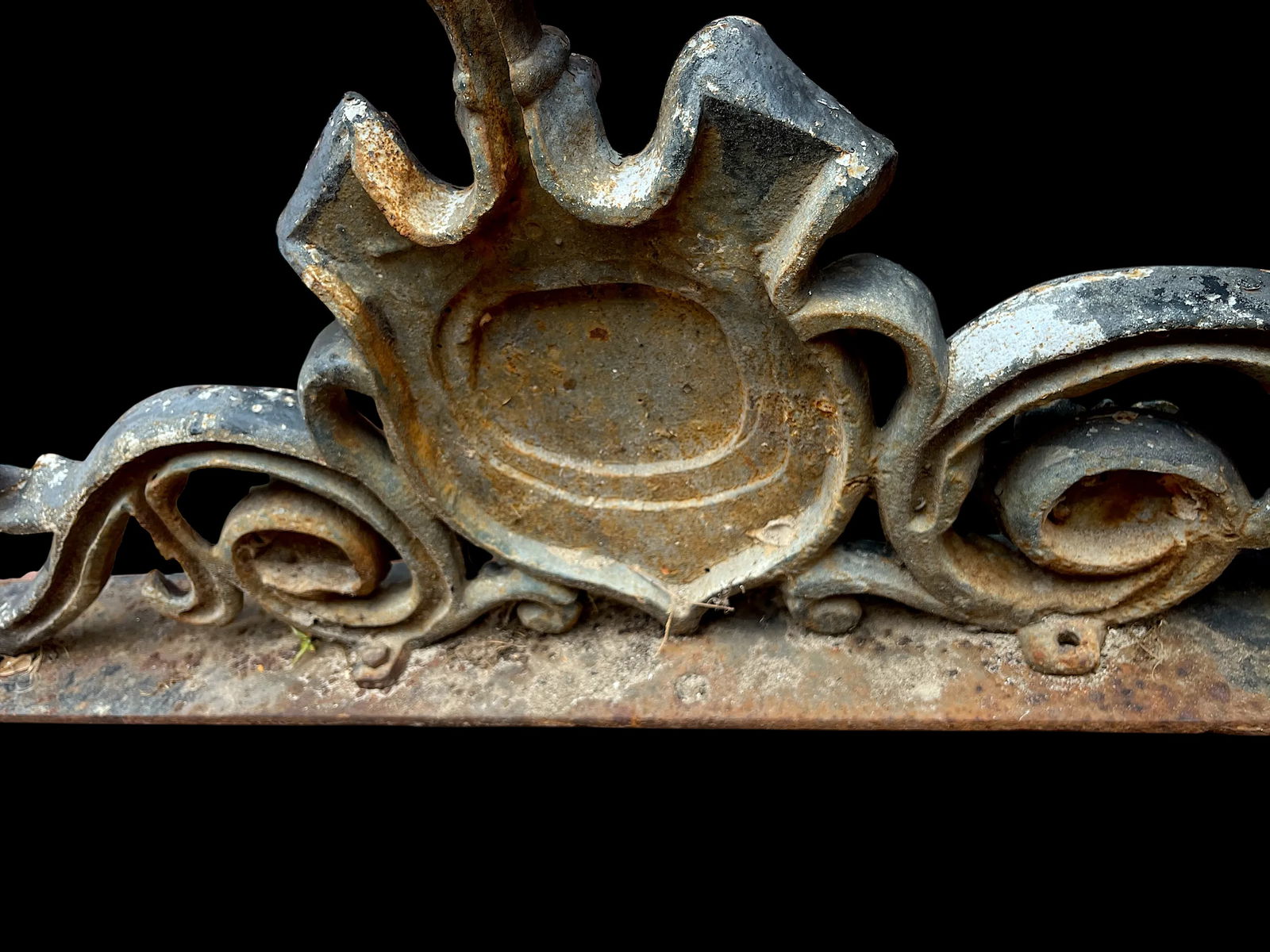 Pair of Antique Cast Iron Architectural Remnant Fragments With Heraldic Crest Motif "” 19th - 15